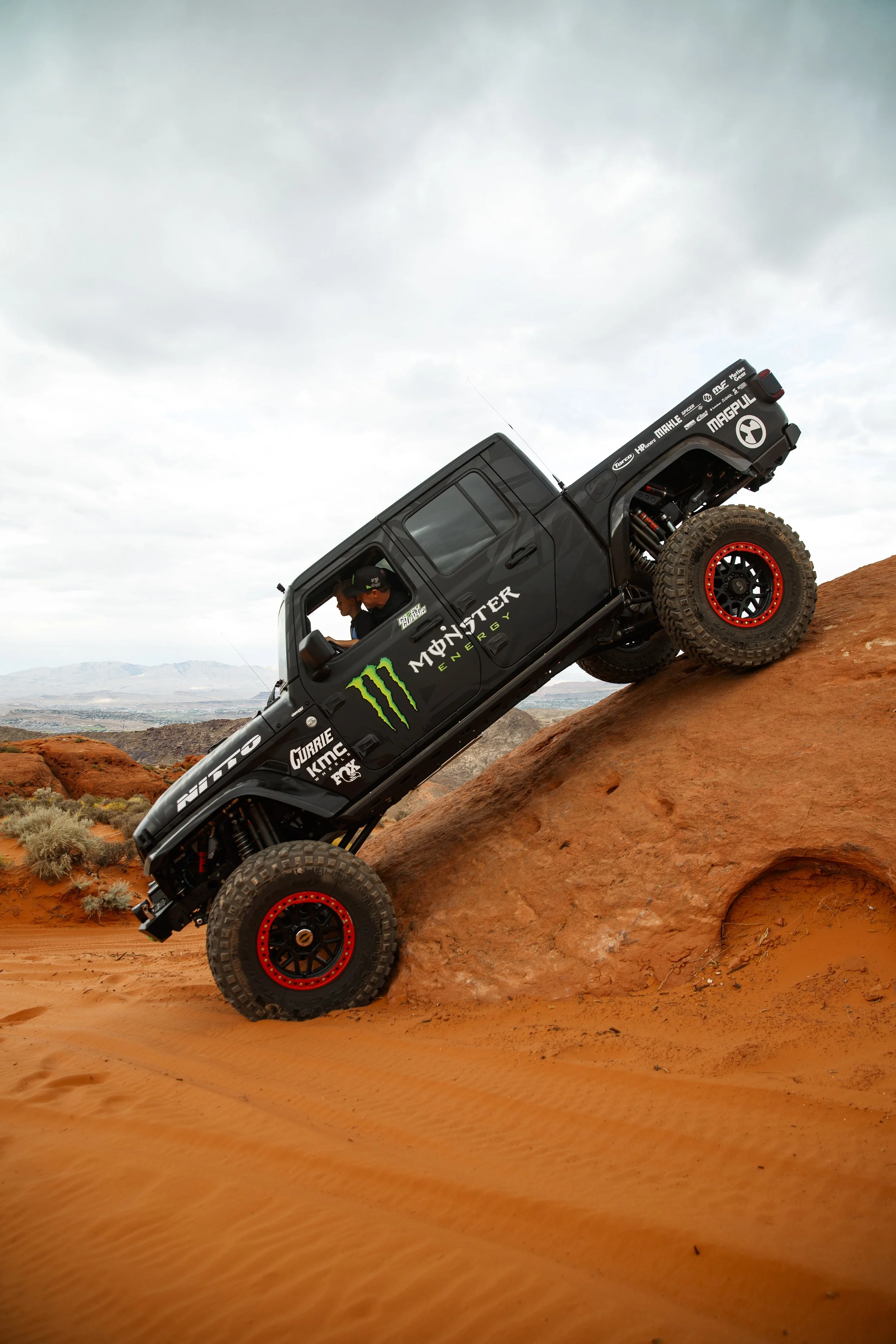 10_6CaseyCurrie_TrailHero_SandHollow_MonsterJeepJT_NoCrop_002.jpg