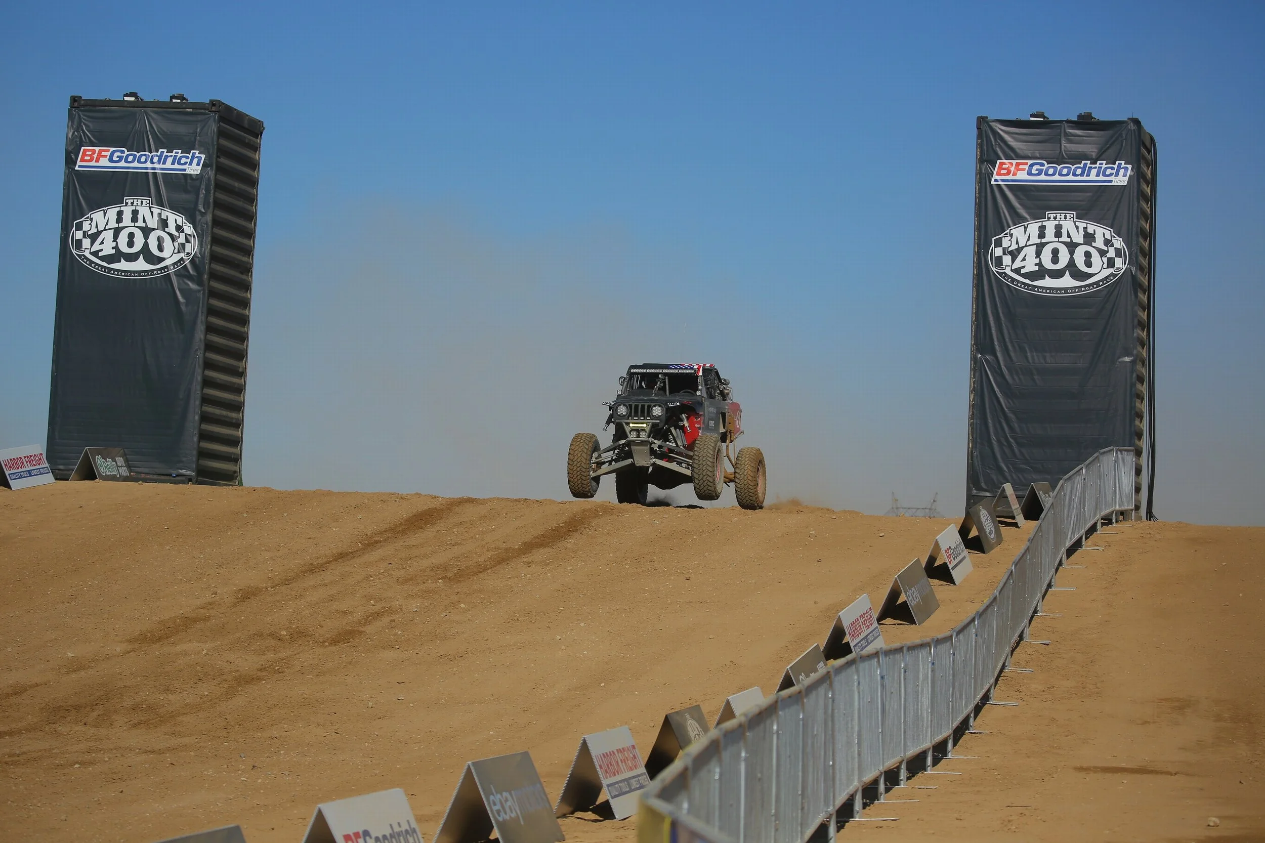 12_4_CaseyCurrie_Mint400_LasVegasNV_TrophyJeep_TeamPhotos_NoCrop_027.JPG