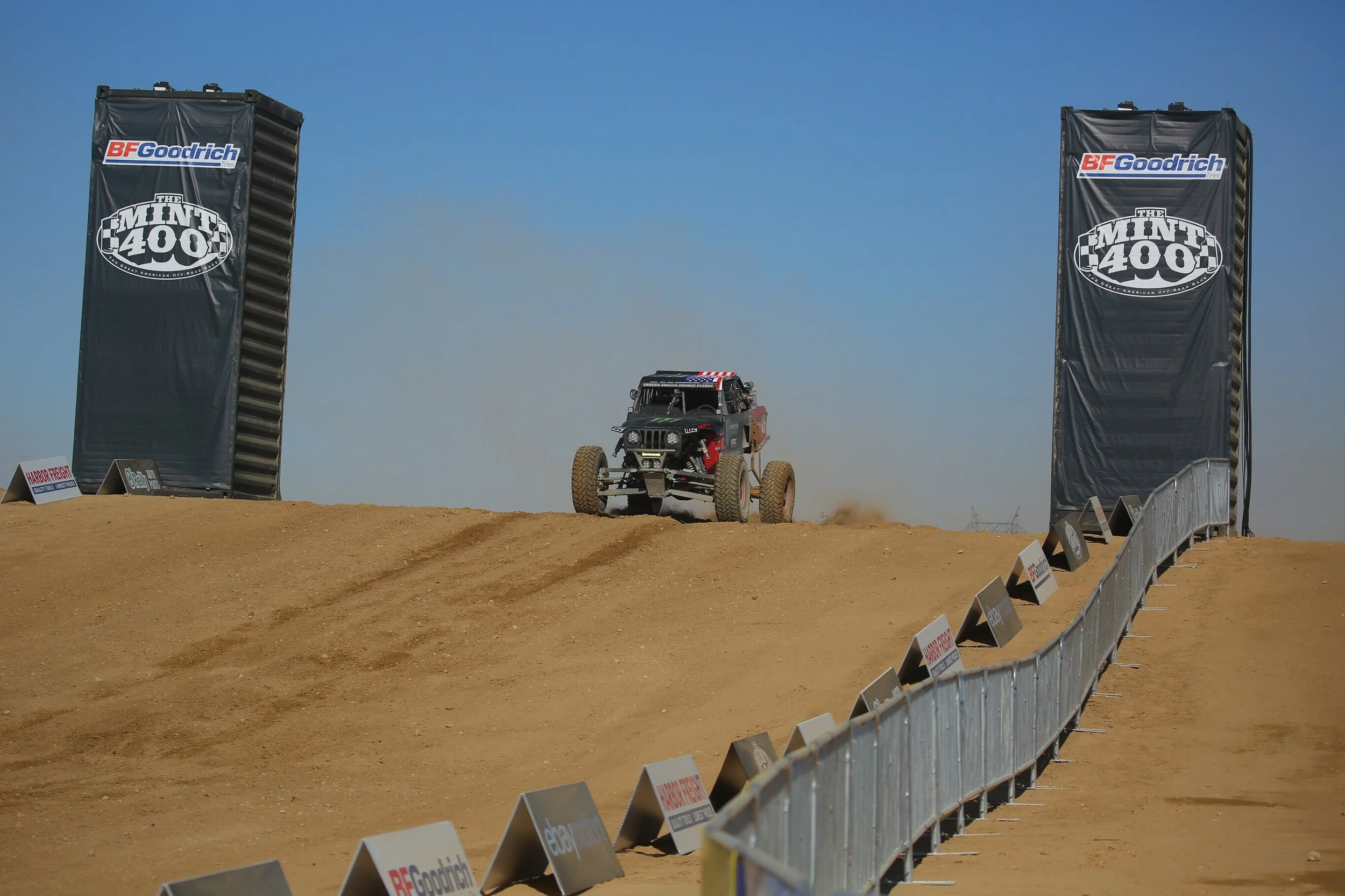 12_4_CaseyCurrie_Mint400_LasVegasNV_TrophyJeep_TeamPhotos_NoCrop_139.JPG