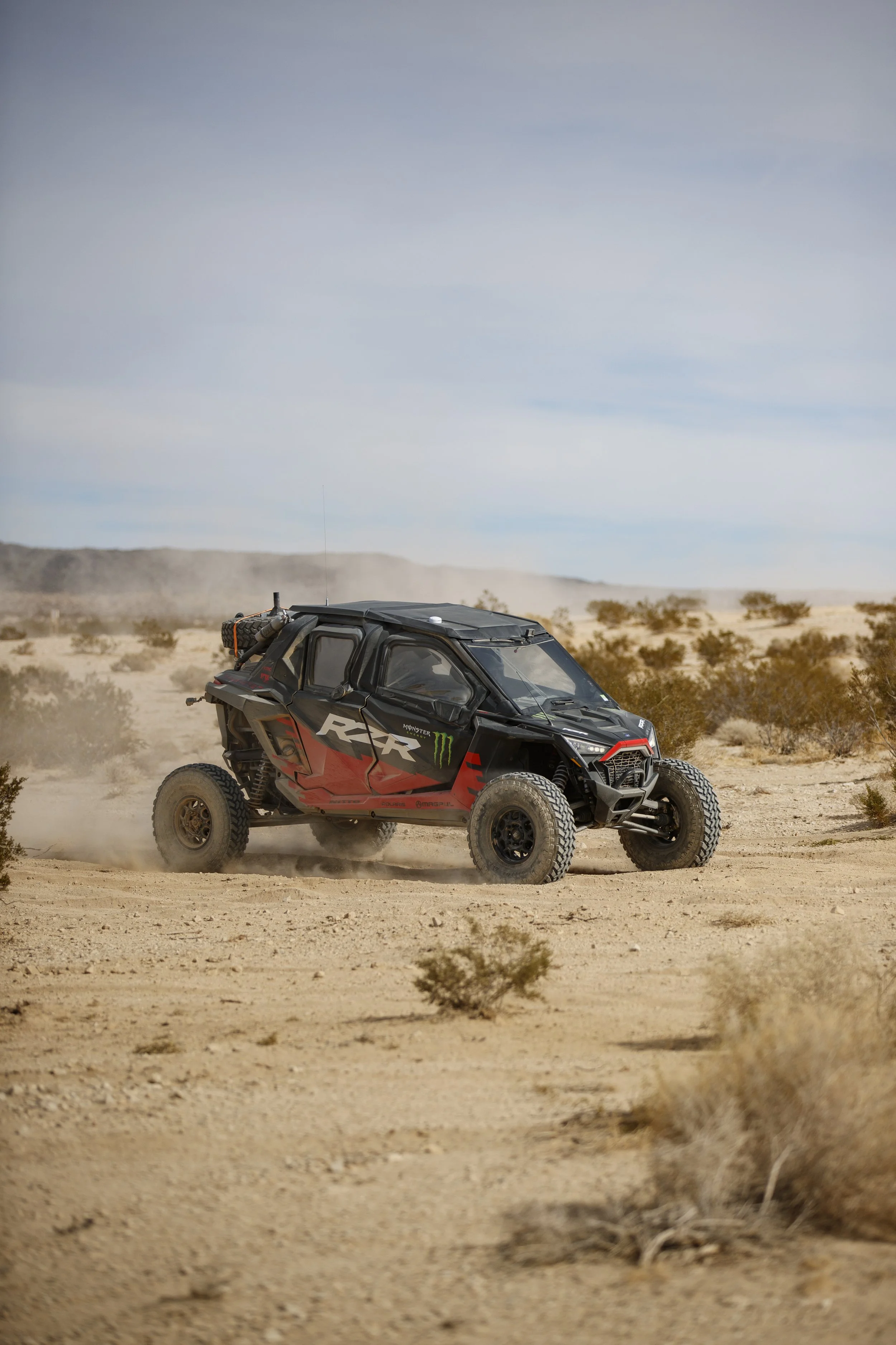 1_28_CaseyCurrie_KingOfHammers_JohnsonValley_Day1_PreRunning_NoCrop_004.jpg