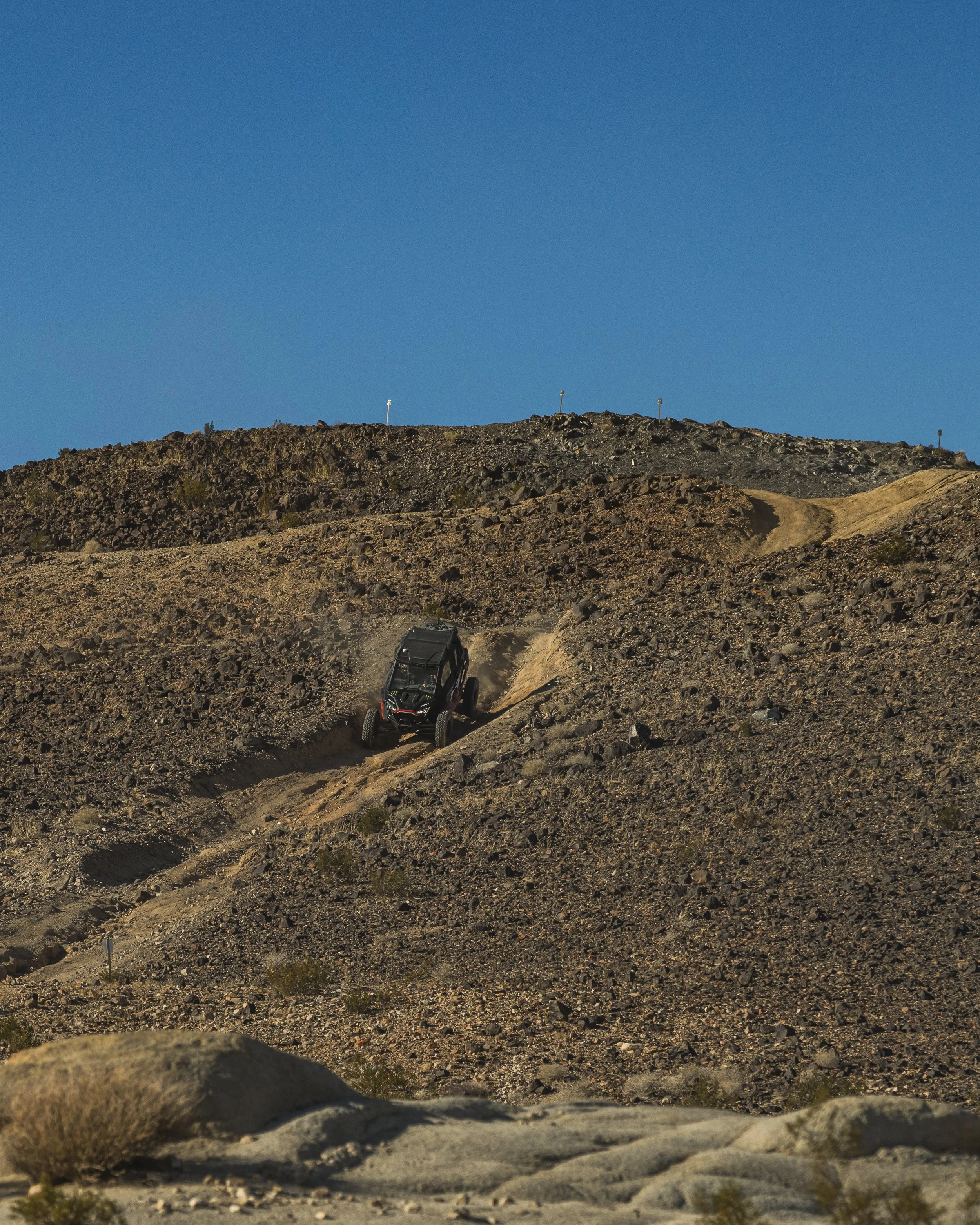 1_28_CaseyCurrie_KingOfHammers_JohnsonValley_Day1_PreRunning_NoCrop_006.jpg