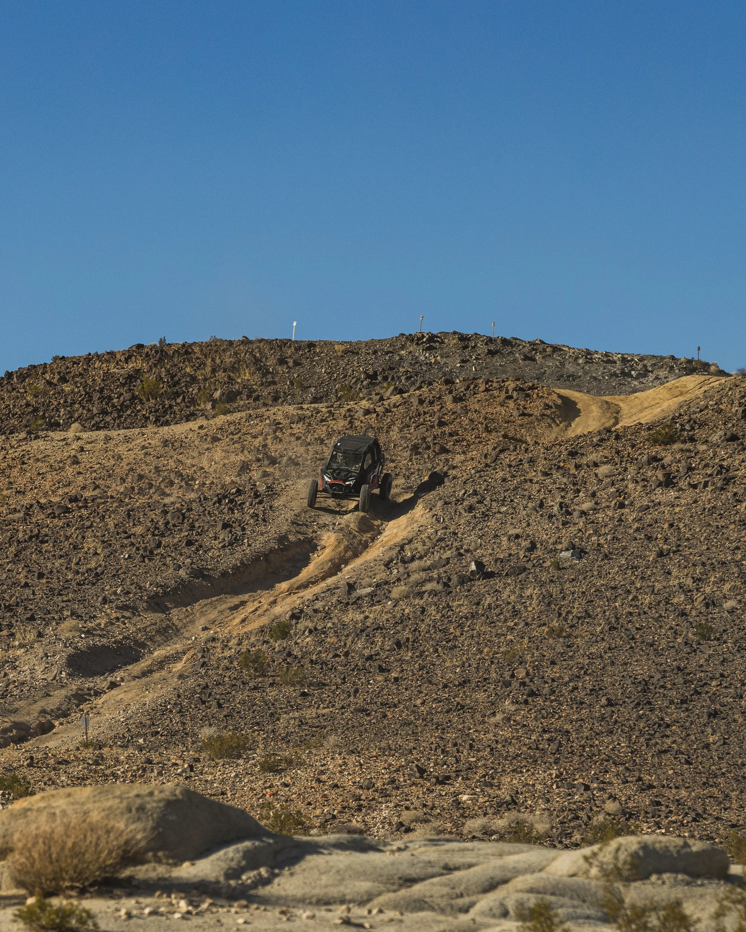 1_28_CaseyCurrie_KingOfHammers_JohnsonValley_Day1_PreRunning_NoCrop_005.jpg