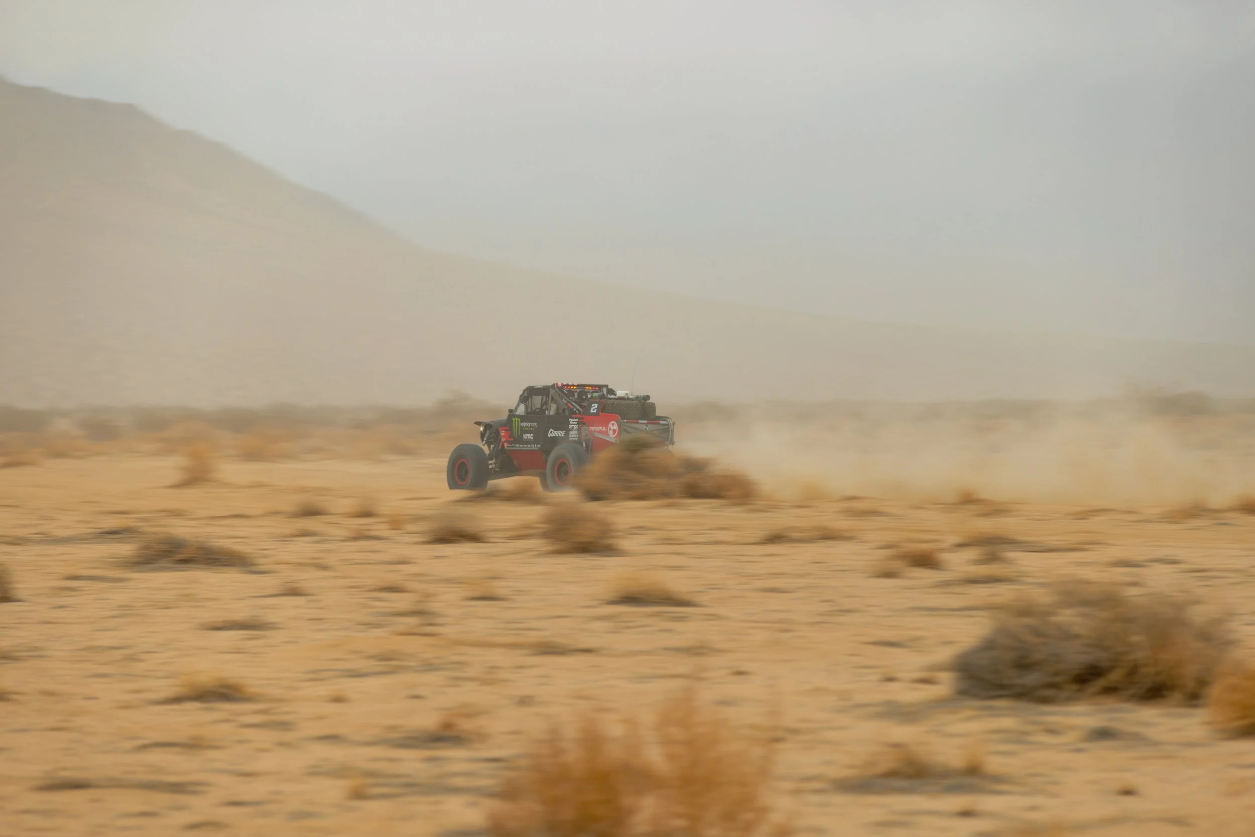 1_29_CaseyCurrie_KingOfHammers_JohnsonValley_Day3_Shakedown_TrophyJeep_NoCrop_004.jpg