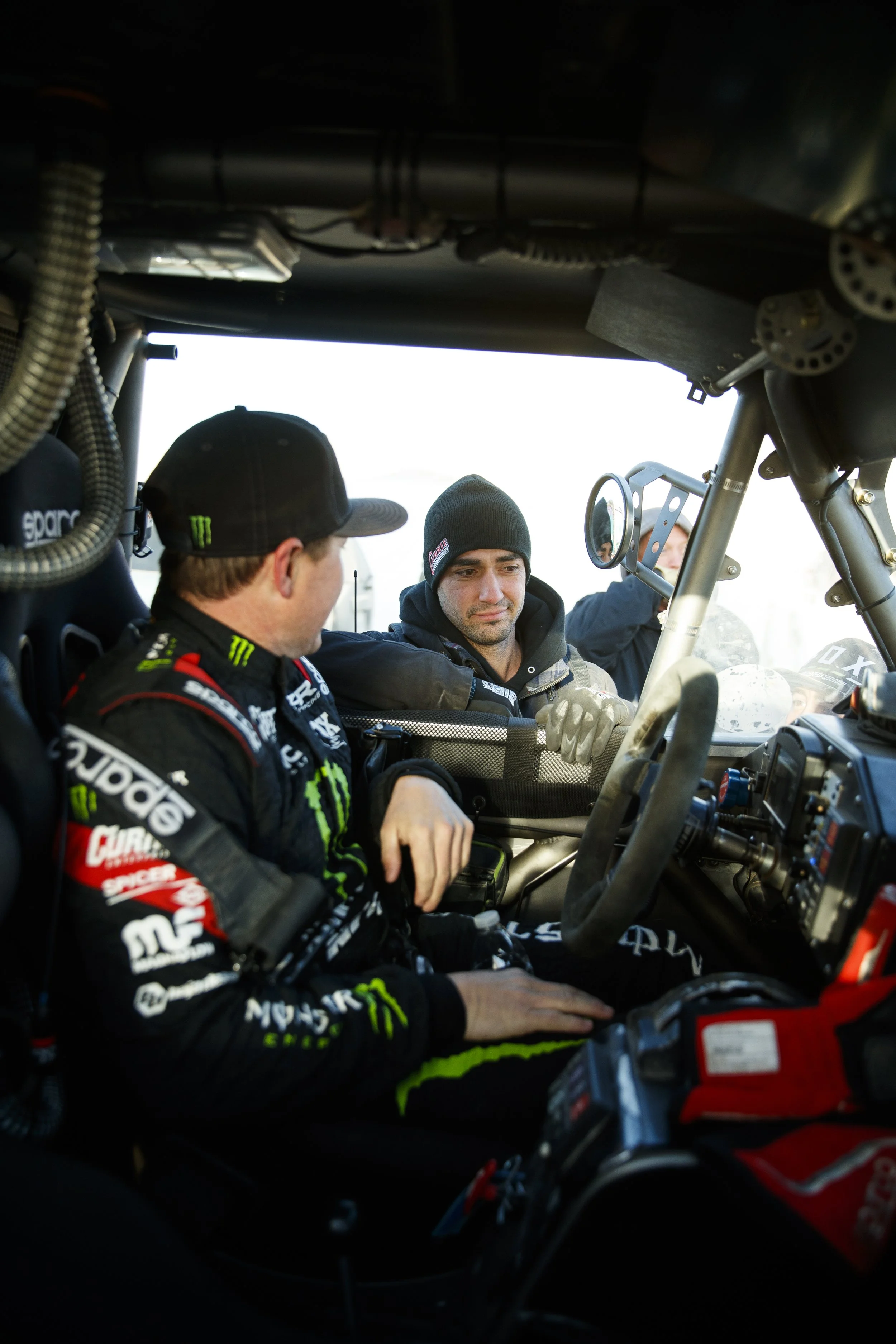 1_30_CaseyCurrie_KingOfHammers_JohnsonValley_Day4_DesertRace_TrophyJeep_NoCrop_005.jpg