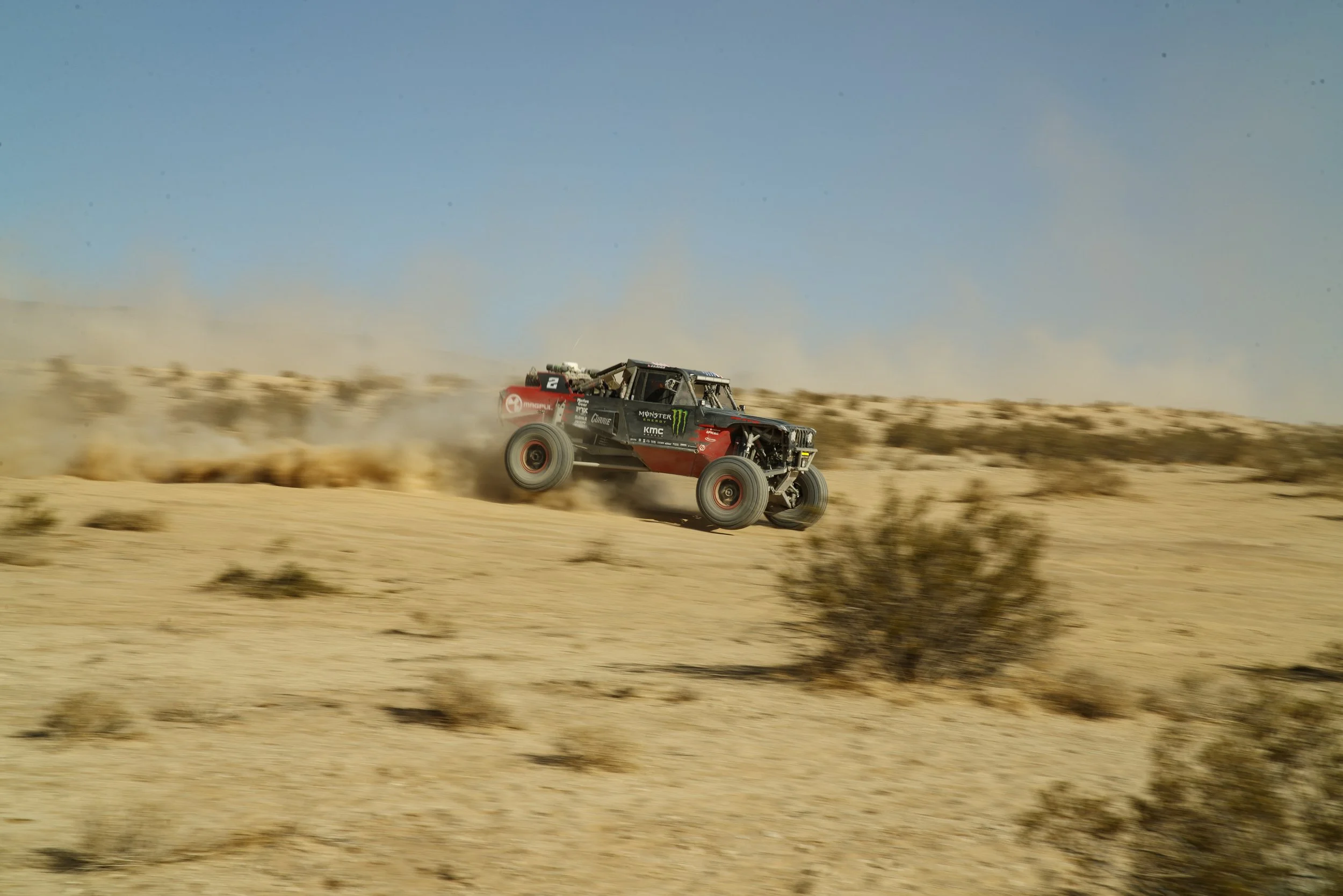 1_30_CaseyCurrie_KingOfHammers_JohnsonValley_Day4_DesertRace_TrophyJeep_NoCrop_010.jpg