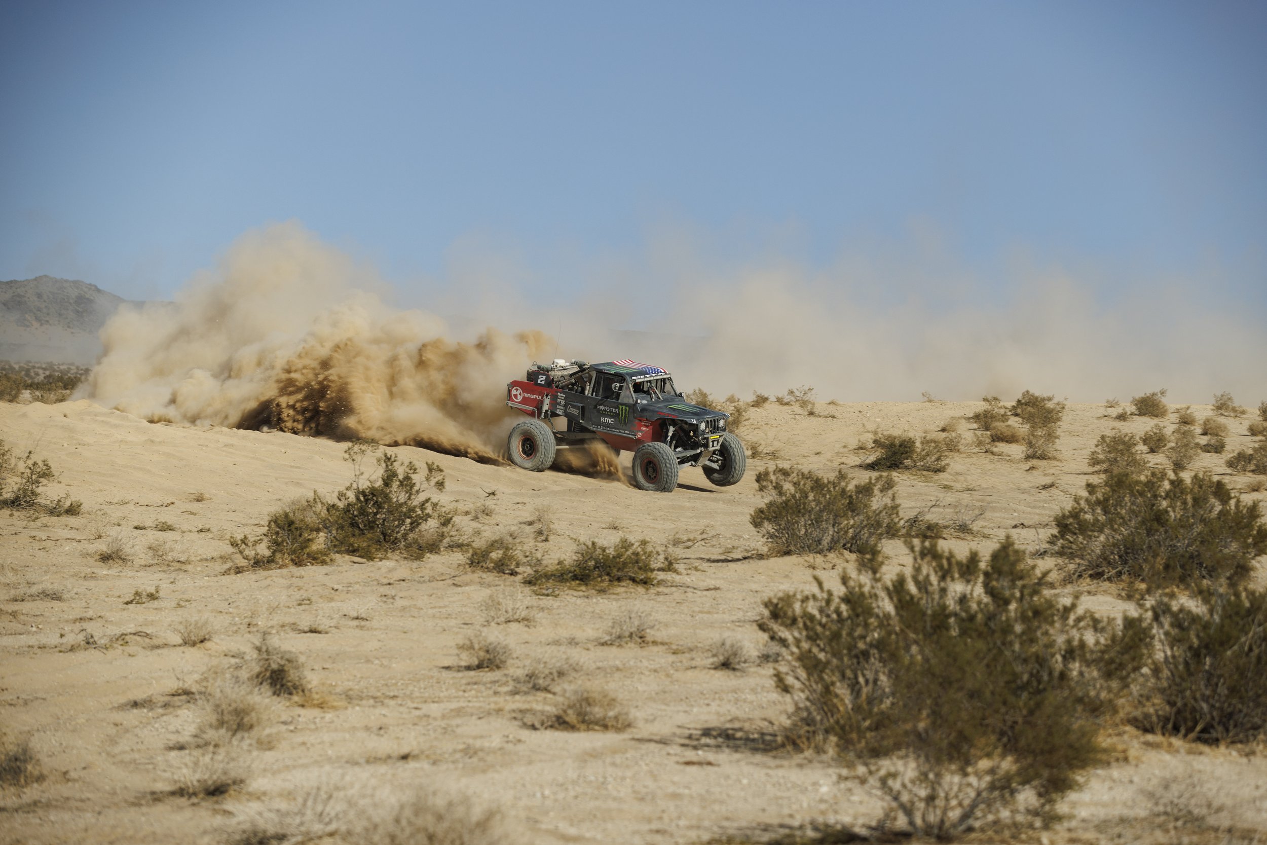 1_30_CaseyCurrie_KingOfHammers_JohnsonValley_Day4_DesertRace_TrophyJeep_NoCrop_015.jpg