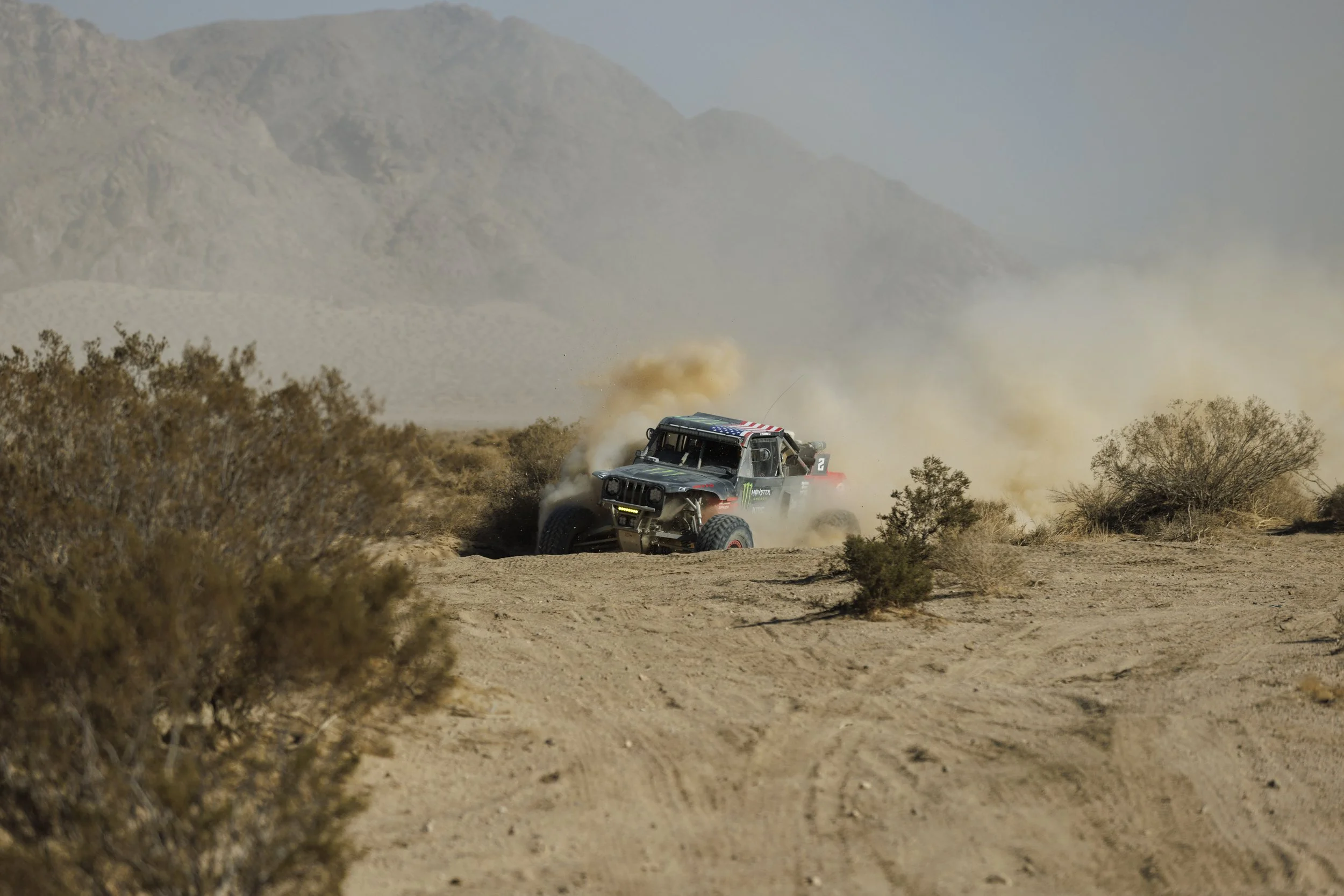 1_30_CaseyCurrie_KingOfHammers_JohnsonValley_Day4_DesertRace_TrophyJeep_NoCrop_019.jpg
