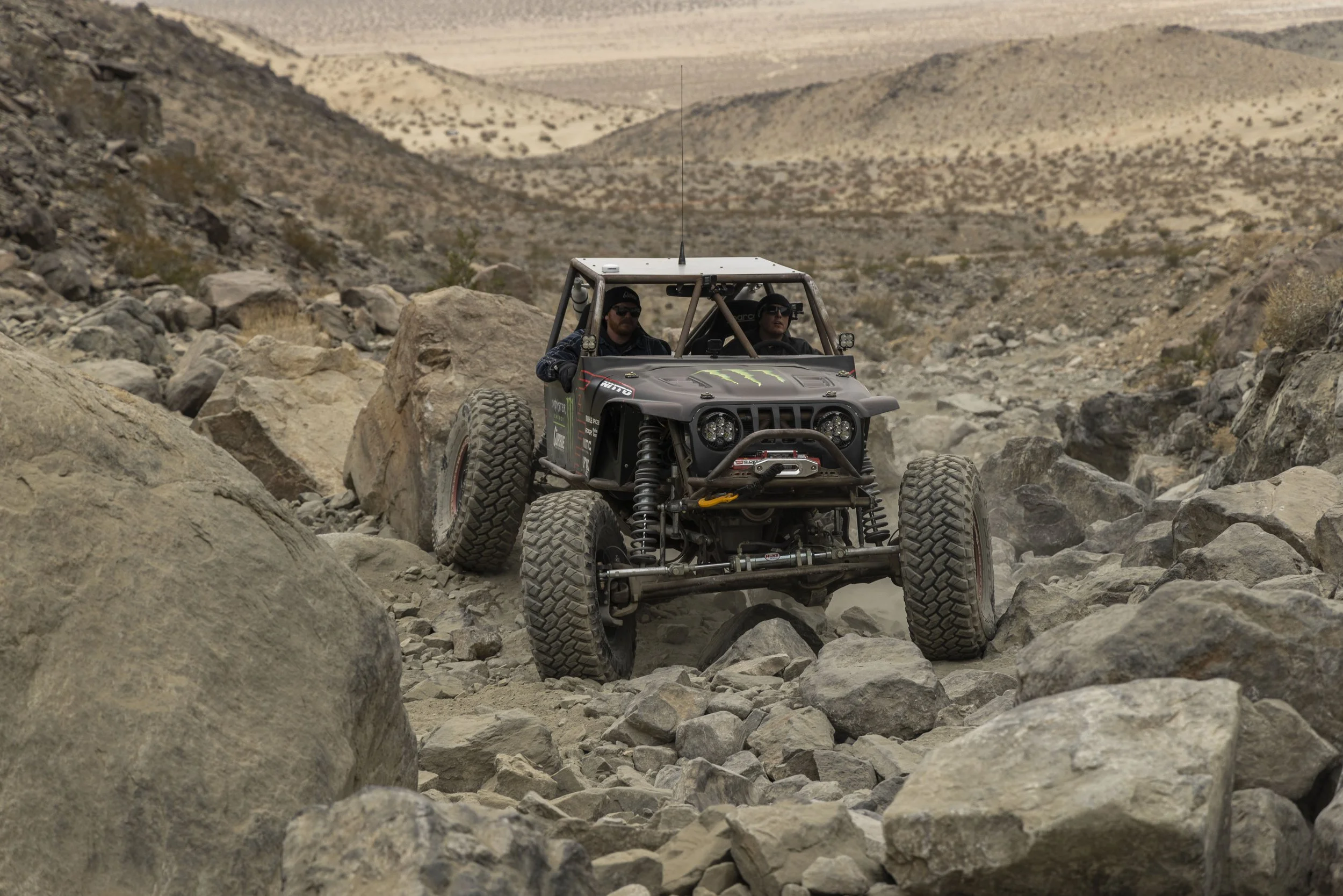 2_1_CaseyCurrie_KingOfHammers_JohnsonValley_Day6_PreRunningRockSections_RockBuggy_NoCrop_001.jpg