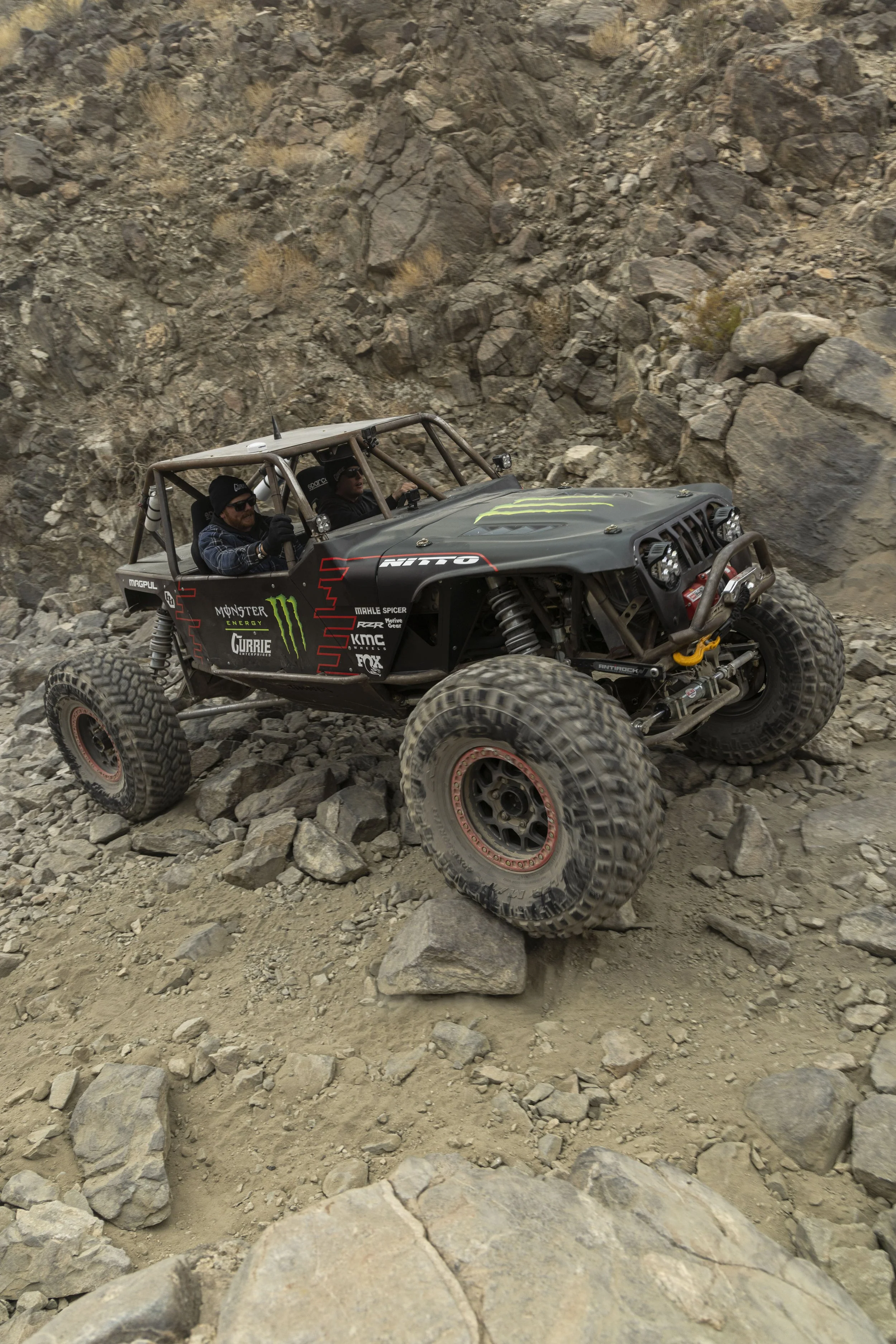 2_1_CaseyCurrie_KingOfHammers_JohnsonValley_Day6_PreRunningRockSections_RockBuggy_NoCrop_003.jpg