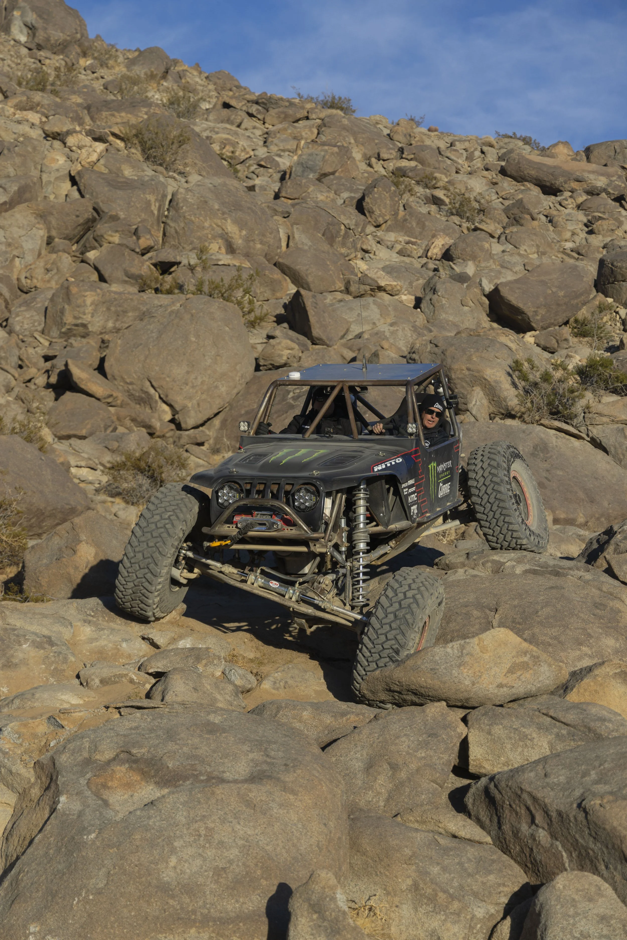 2_1_CaseyCurrie_KingOfHammers_JohnsonValley_Day6_PreRunningRockSections_RockBuggy_NoCrop_007.jpg