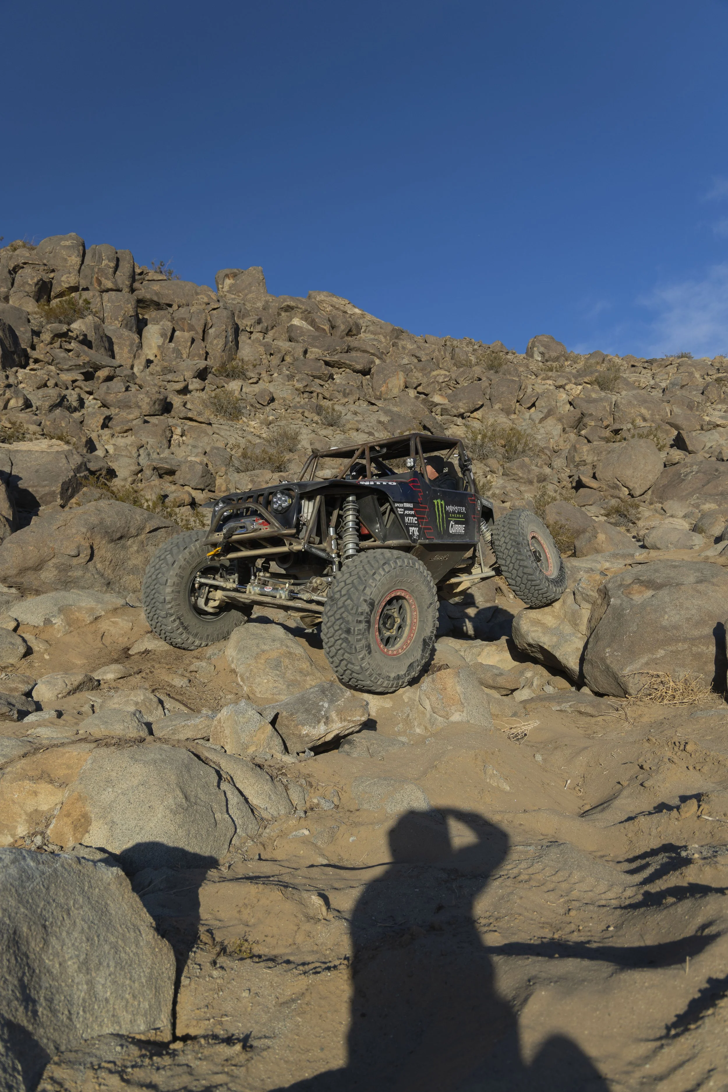 2_1_CaseyCurrie_KingOfHammers_JohnsonValley_Day6_PreRunningRockSections_RockBuggy_NoCrop_008.jpg