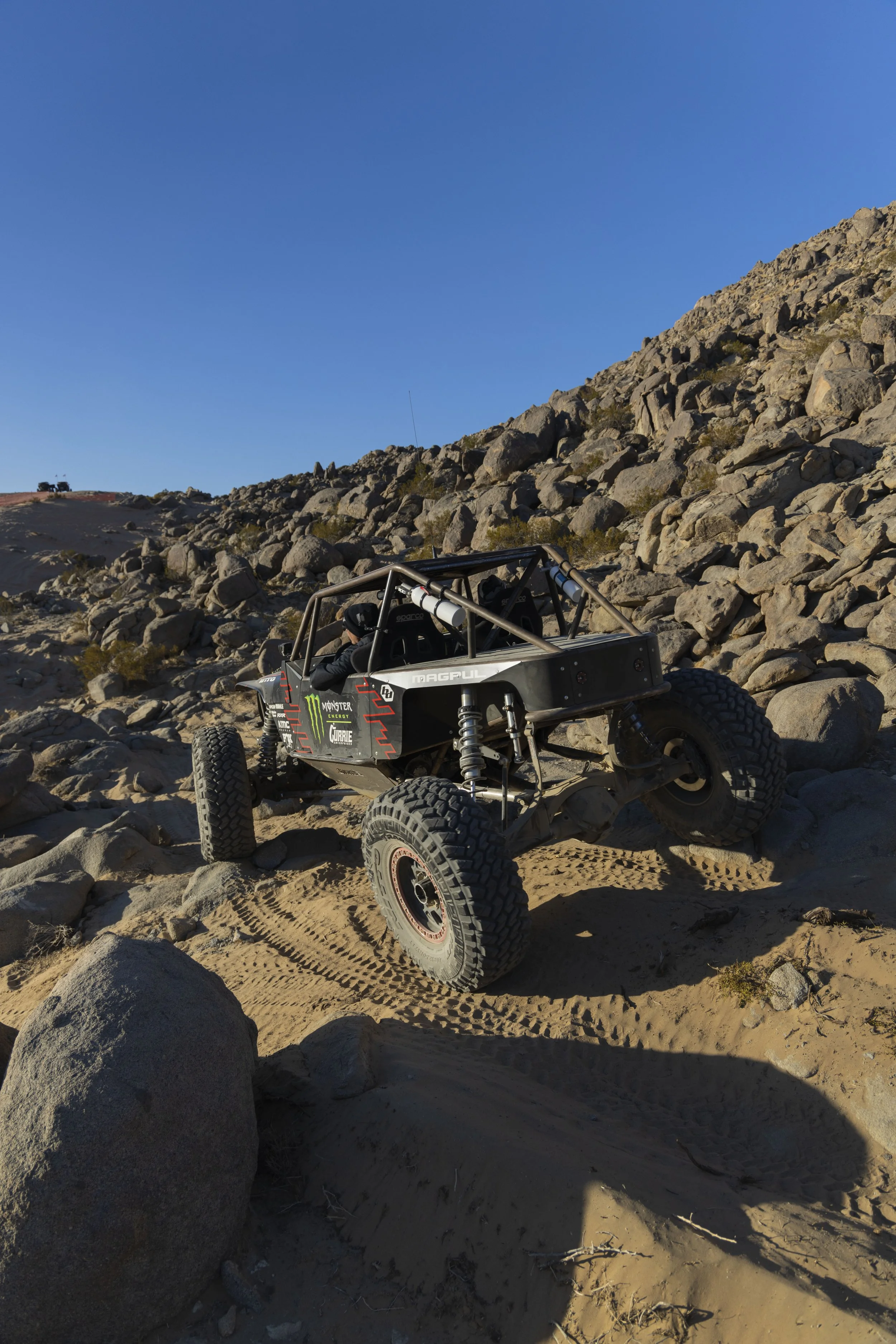 2_1_CaseyCurrie_KingOfHammers_JohnsonValley_Day6_PreRunningRockSections_RockBuggy_NoCrop_009.jpg