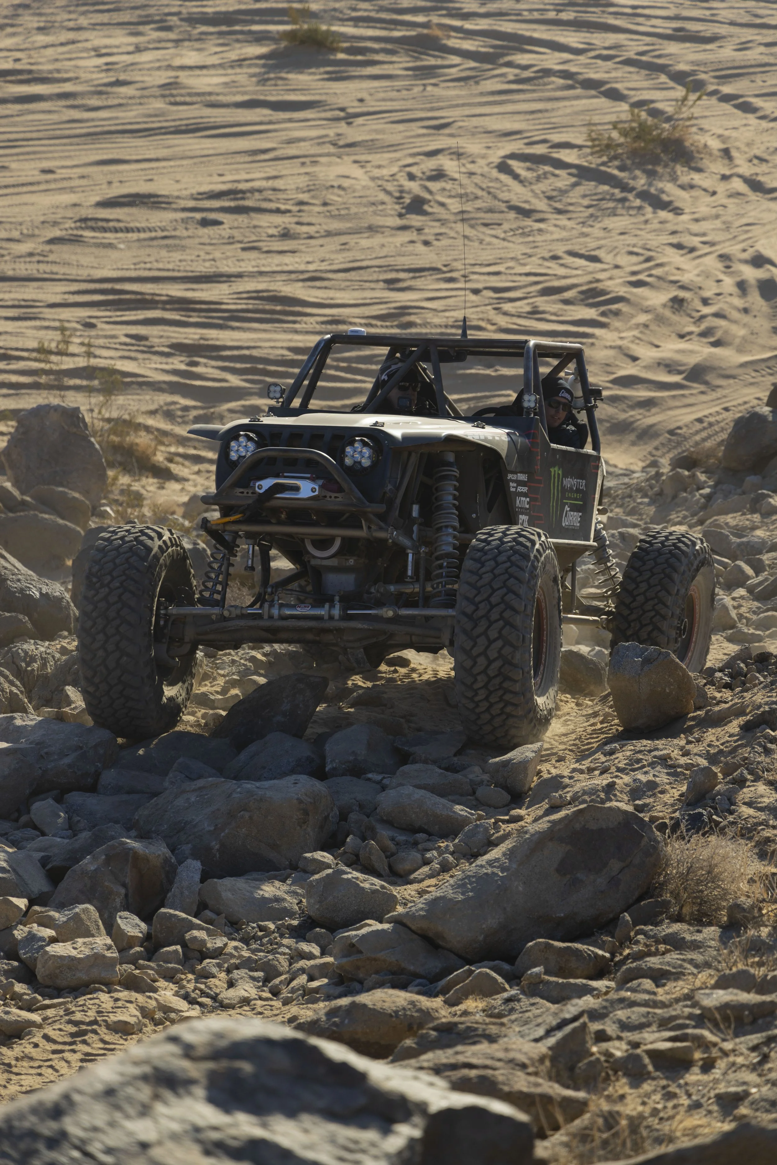 2_1_CaseyCurrie_KingOfHammers_JohnsonValley_Day6_PreRunningRockSections_RockBuggy_NoCrop_014.jpg