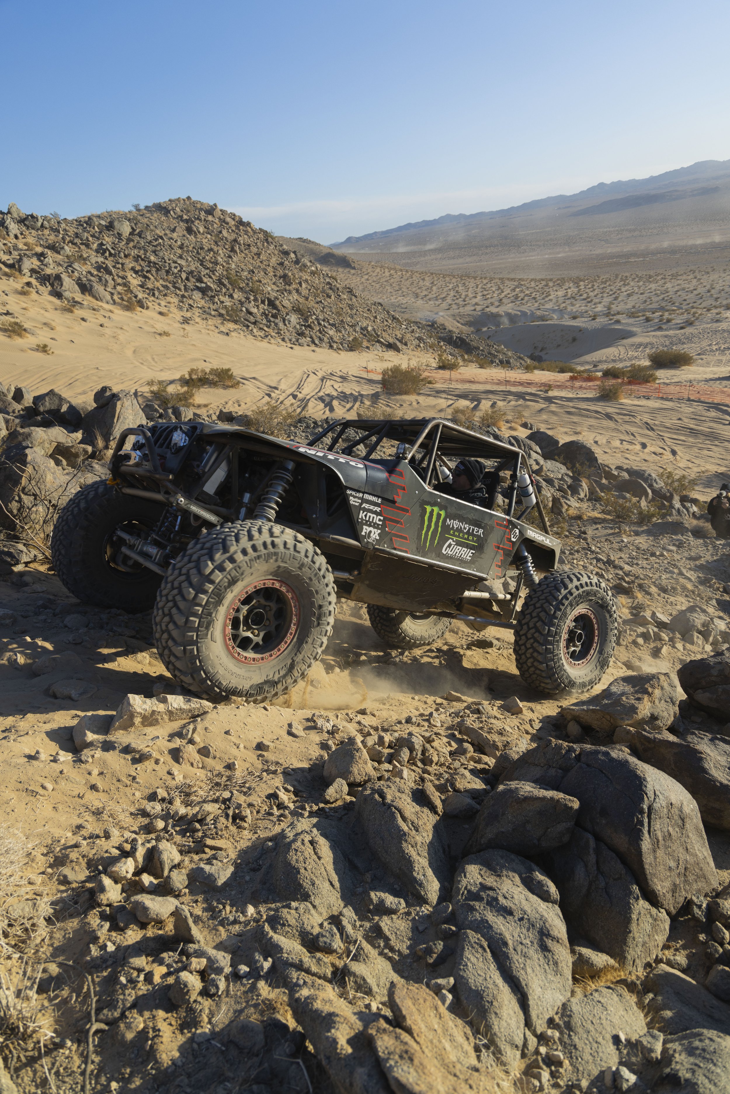 2_1_CaseyCurrie_KingOfHammers_JohnsonValley_Day6_PreRunningRockSections_RockBuggy_NoCrop_015.jpg