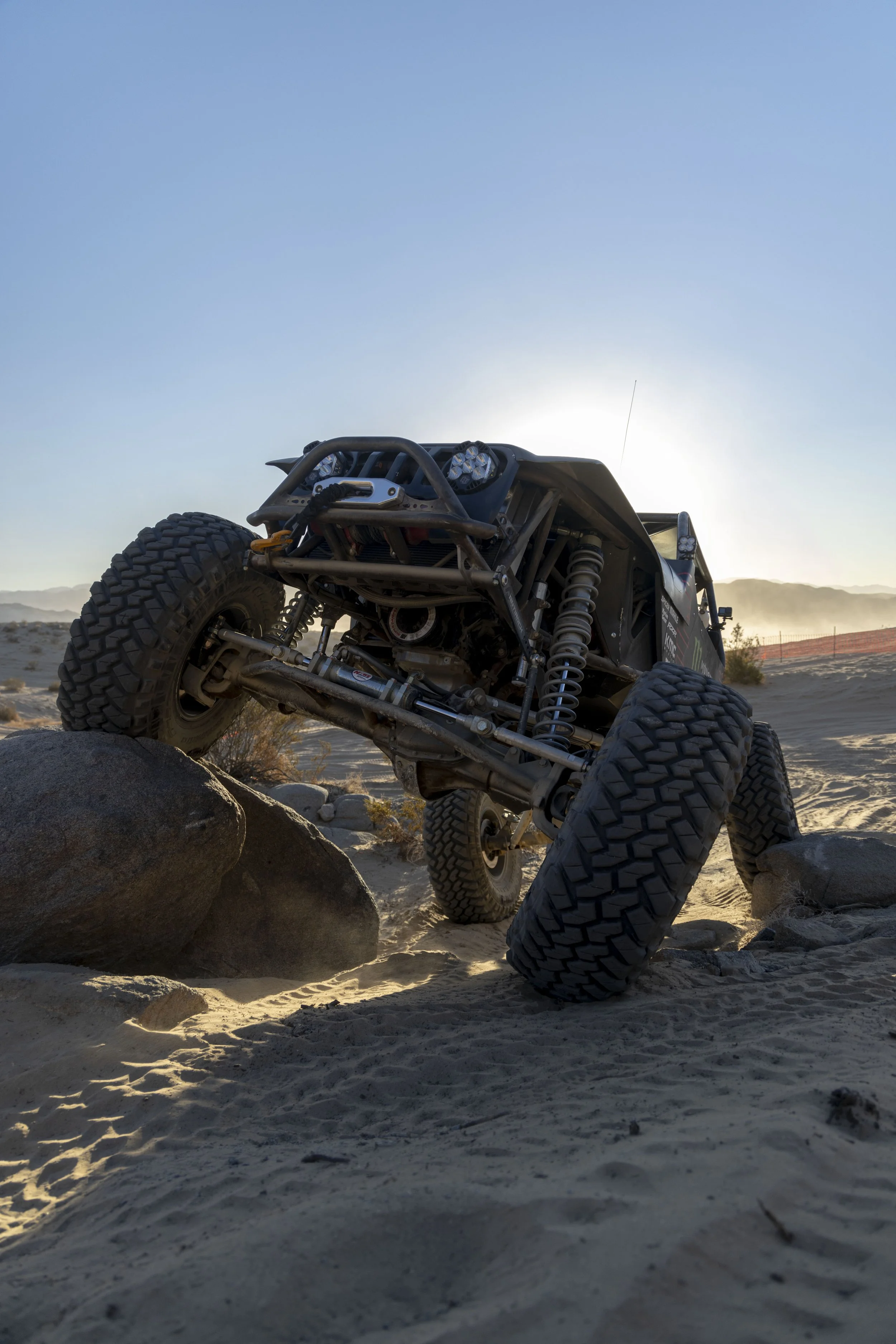2_1_CaseyCurrie_KingOfHammers_JohnsonValley_Day6_PreRunningRockSections_RockBuggy_NoCrop_018.jpg