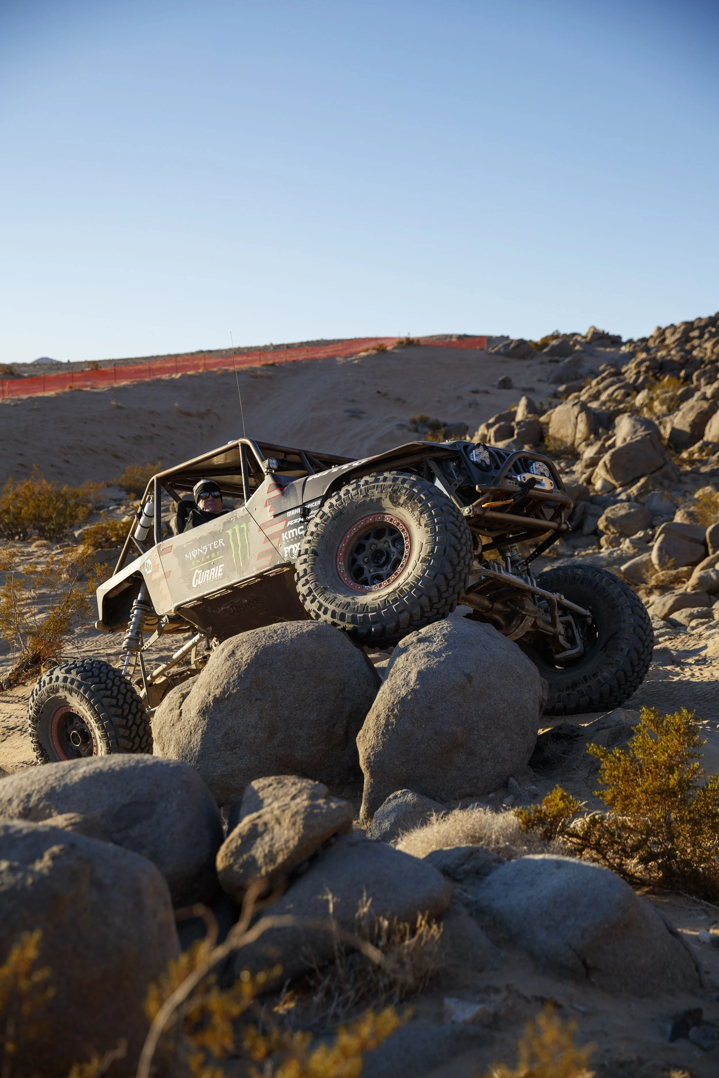 2_1_CaseyCurrie_KingOfHammers_JohnsonValley_Day6_PreRunningRockSections_RockBuggy_NoCrop_022.jpg