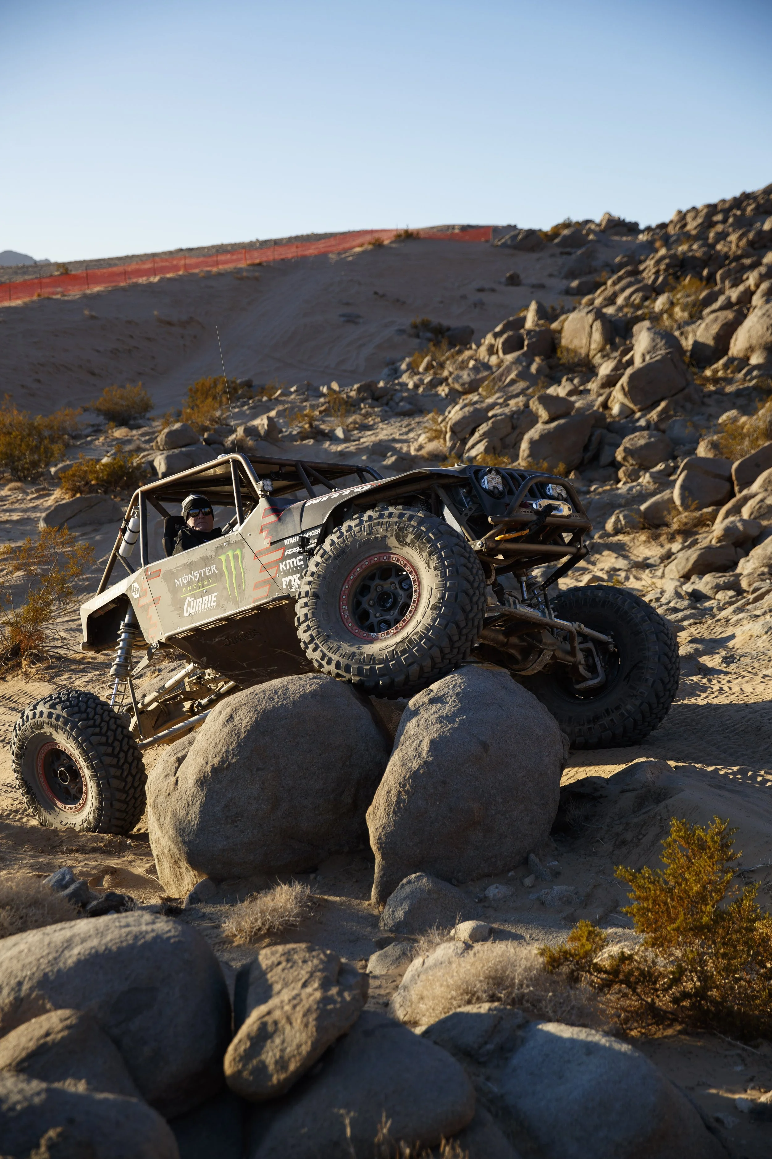 2_1_CaseyCurrie_KingOfHammers_JohnsonValley_Day6_PreRunningRockSections_RockBuggy_NoCrop_023.jpg