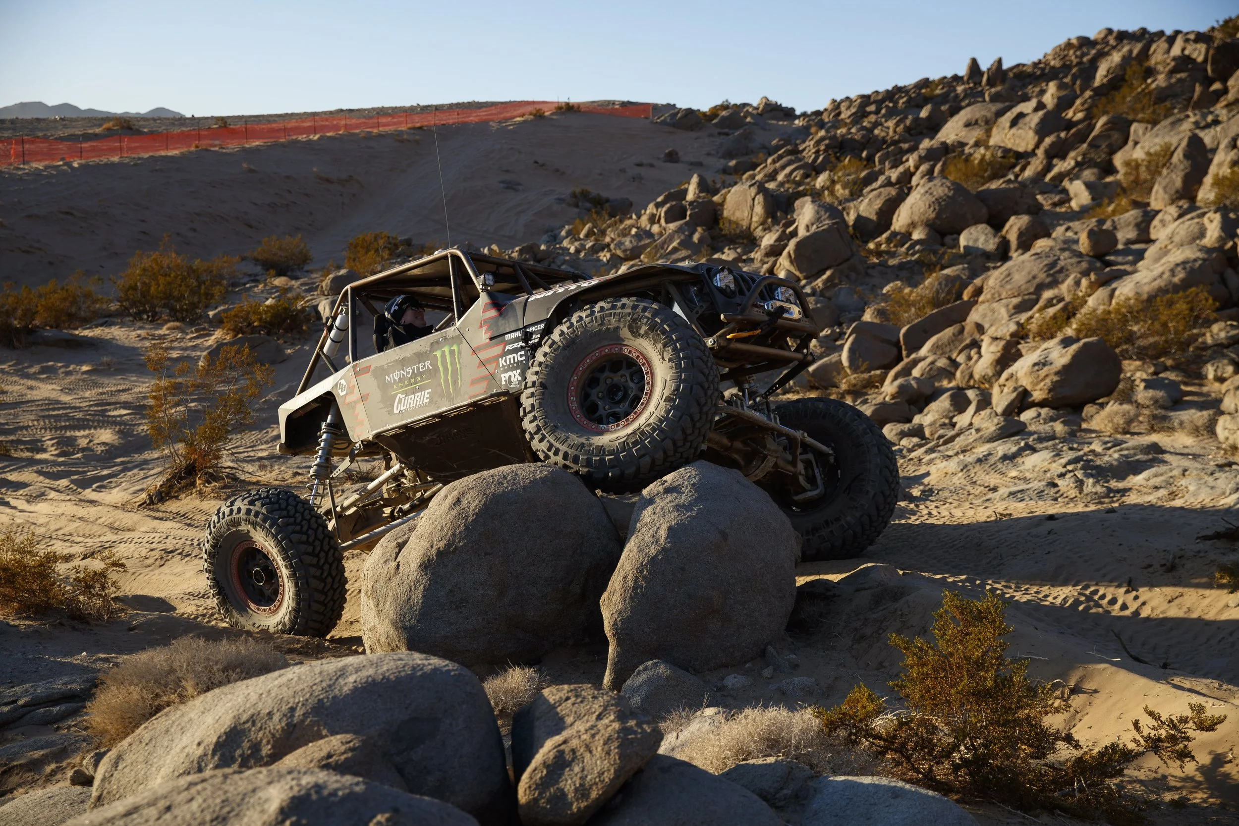 2_1_CaseyCurrie_KingOfHammers_JohnsonValley_Day6_PreRunningRockSections_RockBuggy_NoCrop_024.jpg