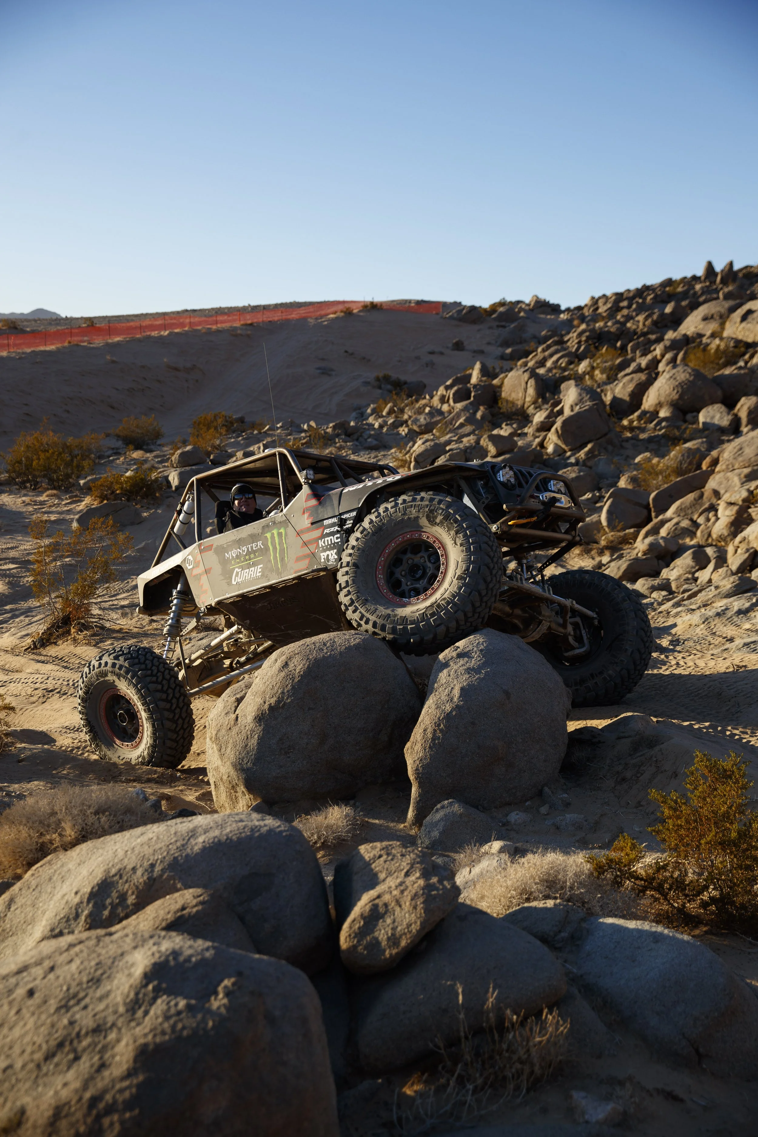 2_1_CaseyCurrie_KingOfHammers_JohnsonValley_Day6_PreRunningRockSections_RockBuggy_NoCrop_025.jpg