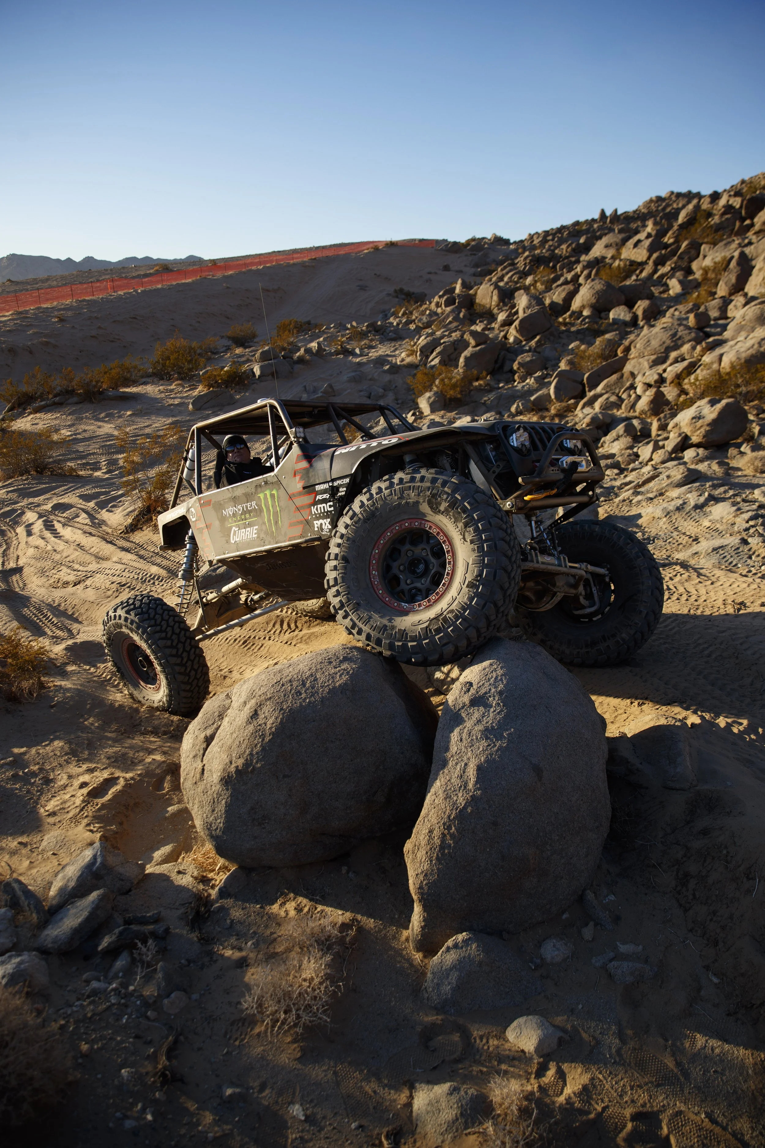 2_1_CaseyCurrie_KingOfHammers_JohnsonValley_Day6_PreRunningRockSections_RockBuggy_NoCrop_026.jpg