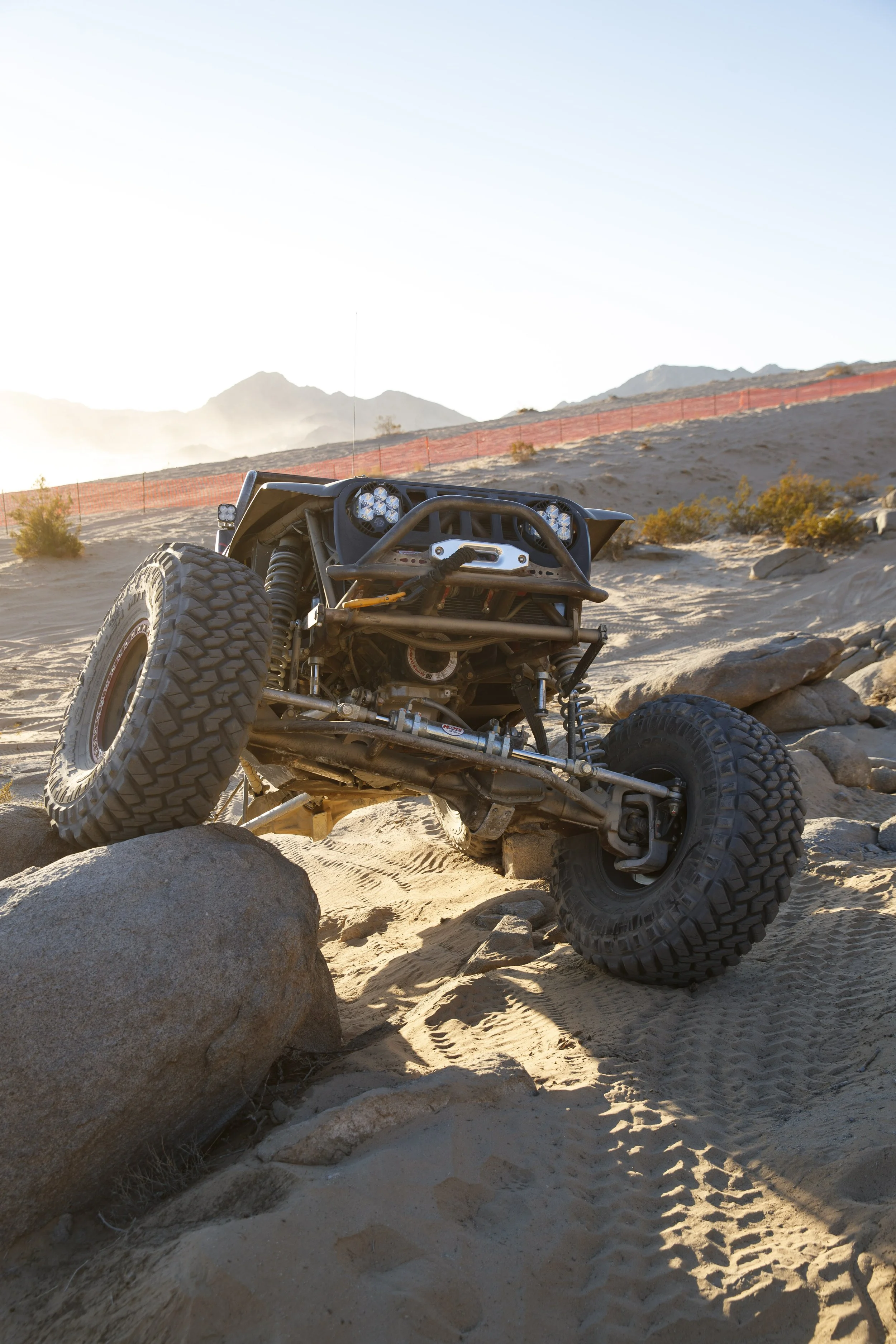 2_1_CaseyCurrie_KingOfHammers_JohnsonValley_Day6_PreRunningRockSections_RockBuggy_NoCrop_028.jpg