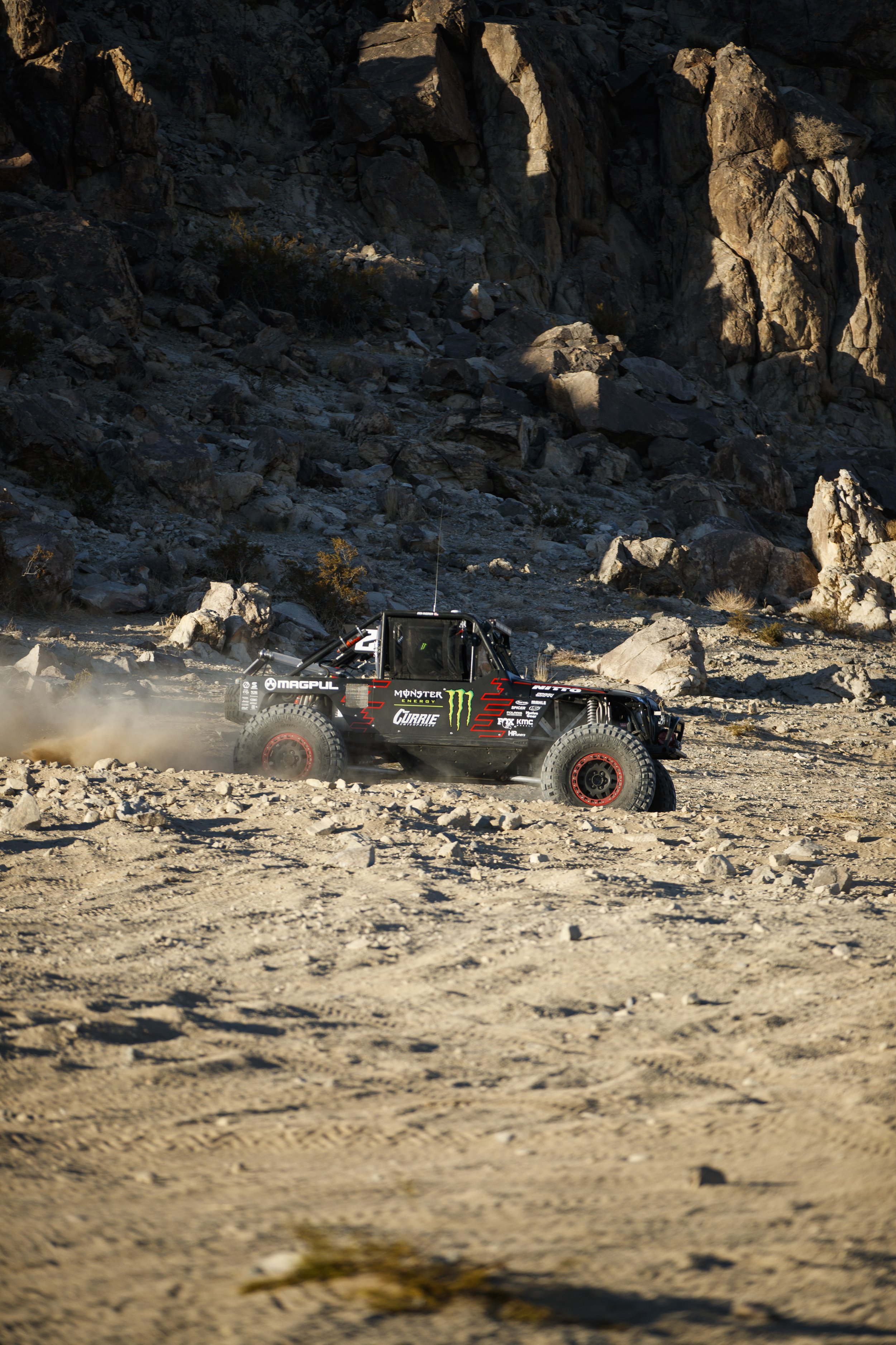 2_2_CaseyCurrie_KingofHammers_JohnsonValley_Day7_Ultra4Qualifying_RockJeep_NoCrop_016.jpg