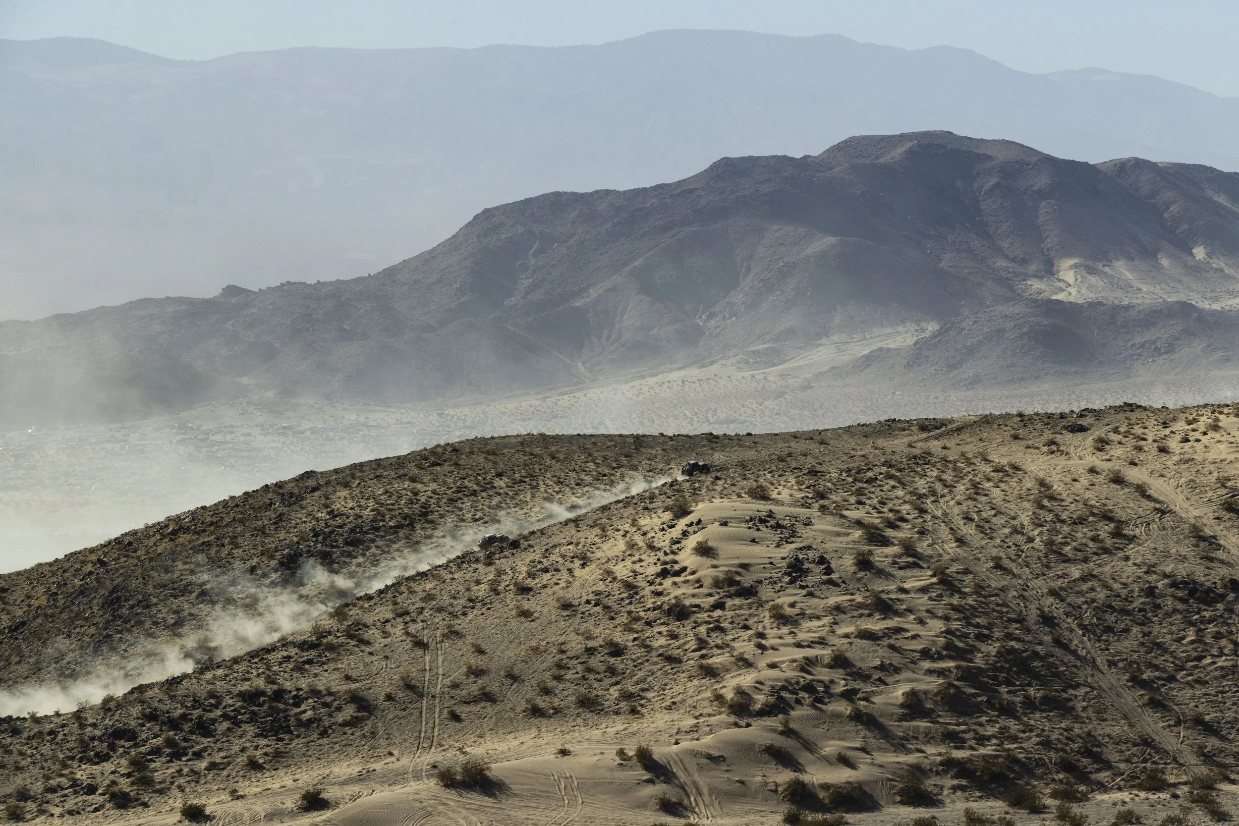 2_5_CaseyCurrie_KingofHammers_JohnsonValley_Day10_Ultra4Race_RockJeep_NoCrop_009.jpg