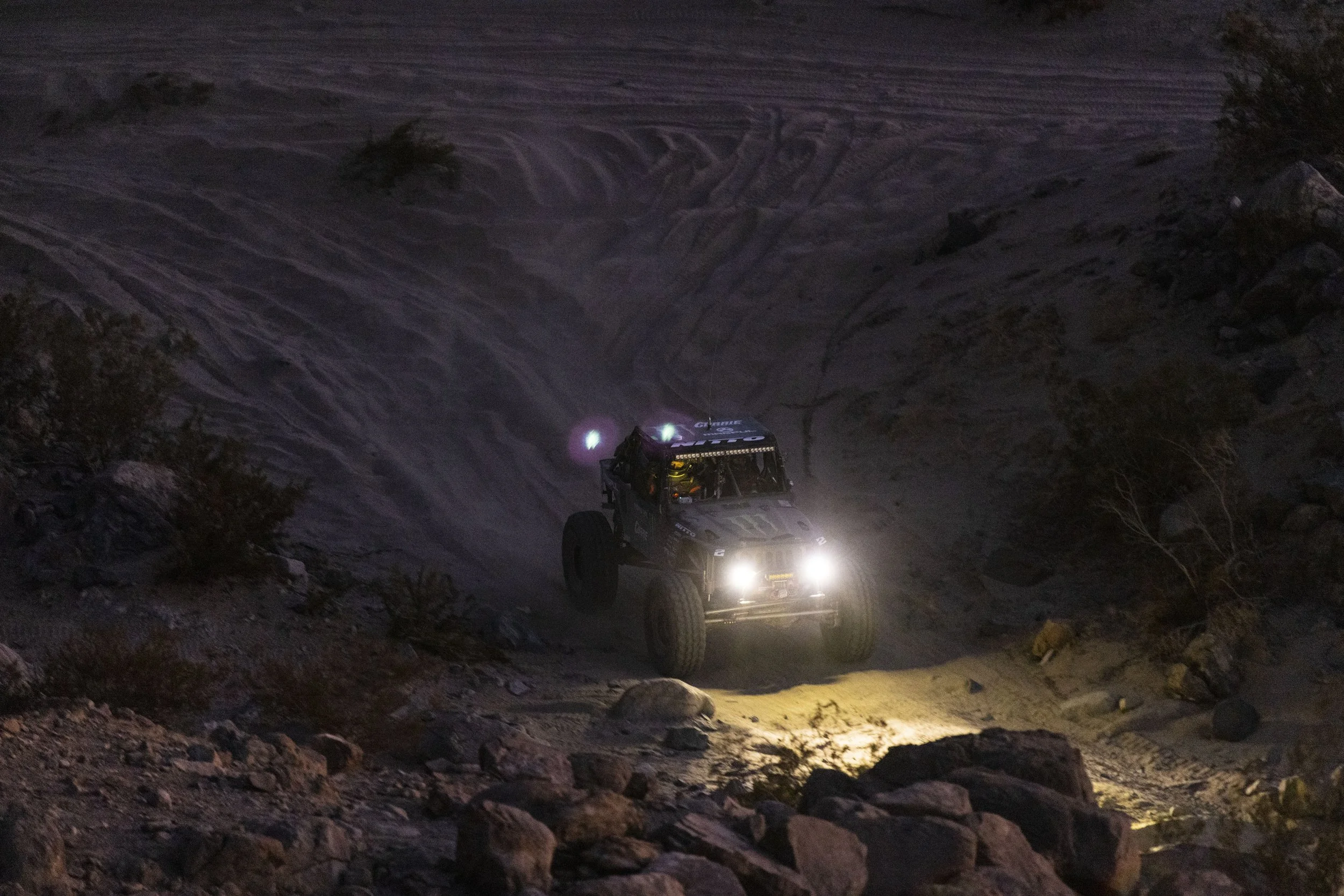 2_5_CaseyCurrie_KingofHammers_JohnsonValley_Day10_Ultra4Race_RockJeep_NoCrop_015.jpg