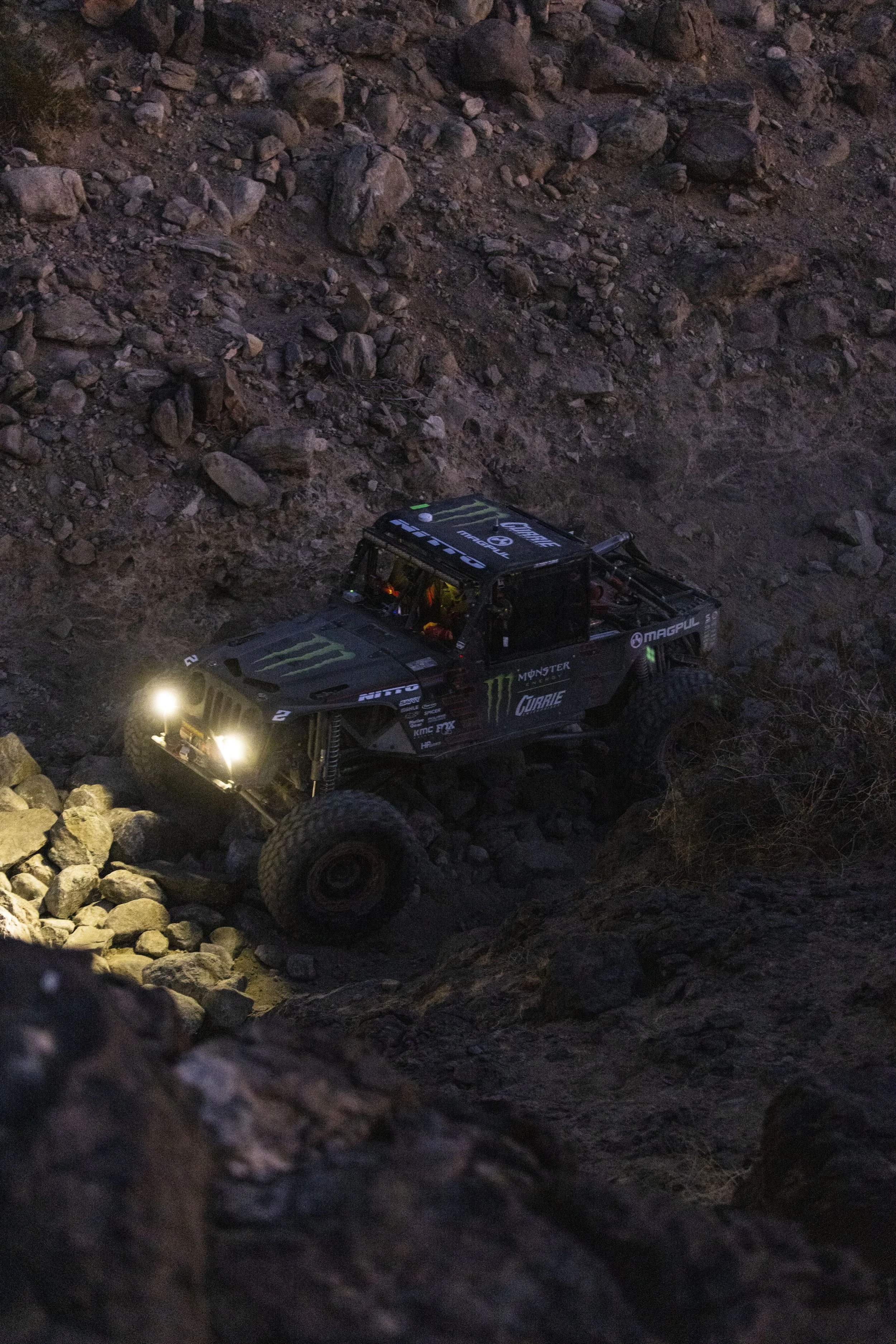 2_5_CaseyCurrie_KingofHammers_JohnsonValley_Day10_Ultra4Race_RockJeep_NoCrop_016.jpg