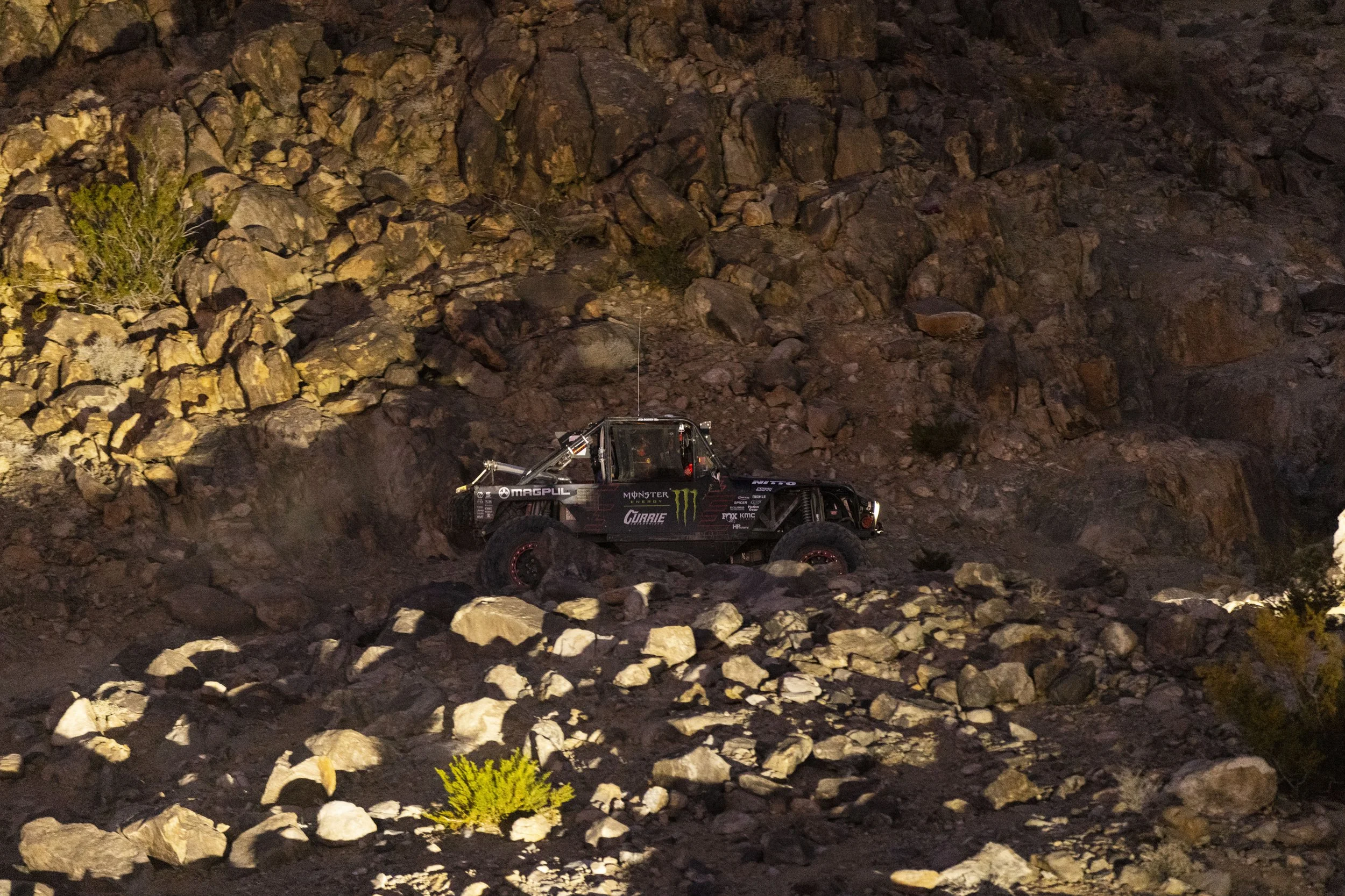 2_5_CaseyCurrie_KingofHammers_JohnsonValley_Day10_Ultra4Race_RockJeep_NoCrop_019.jpg