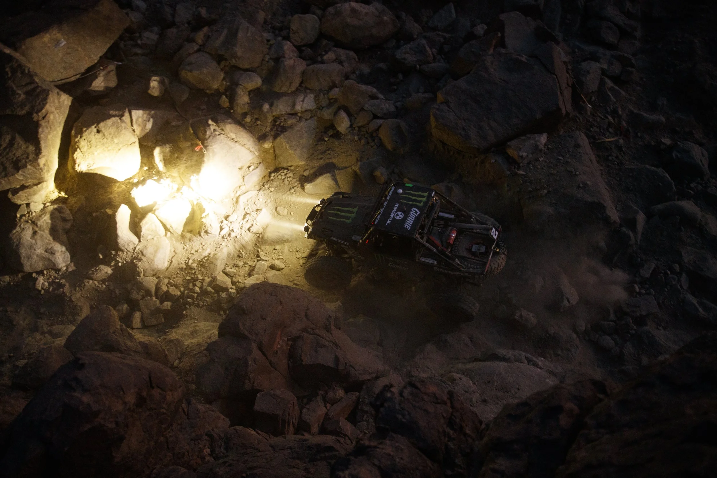 2_5_CaseyCurrie_KingofHammers_JohnsonValley_Day10_Ultra4Race_RockJeep_NoCrop_021.jpg