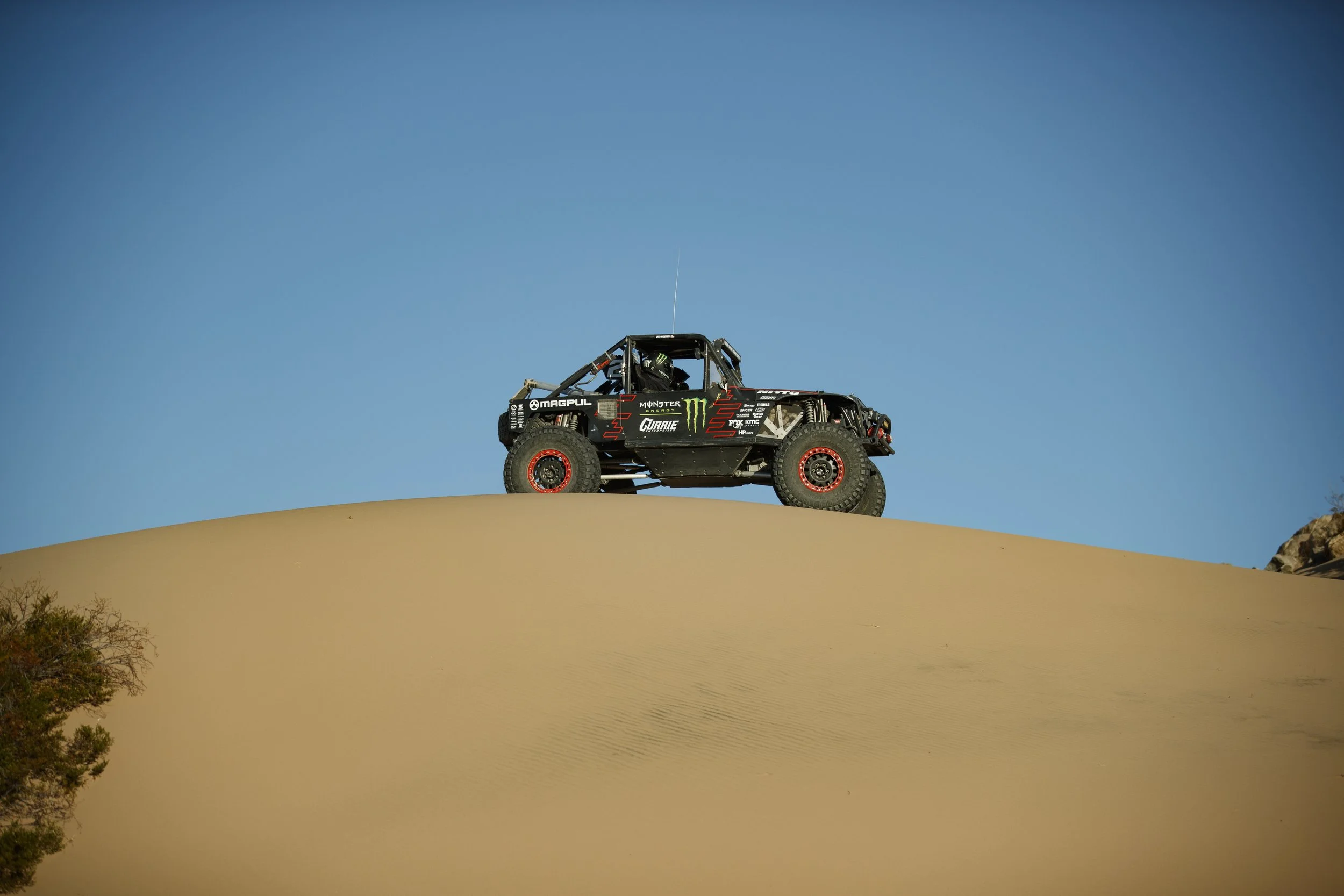2_18_CaseyCurrie_JohnsonValley_RockJeep_NoCrop_001.jpg