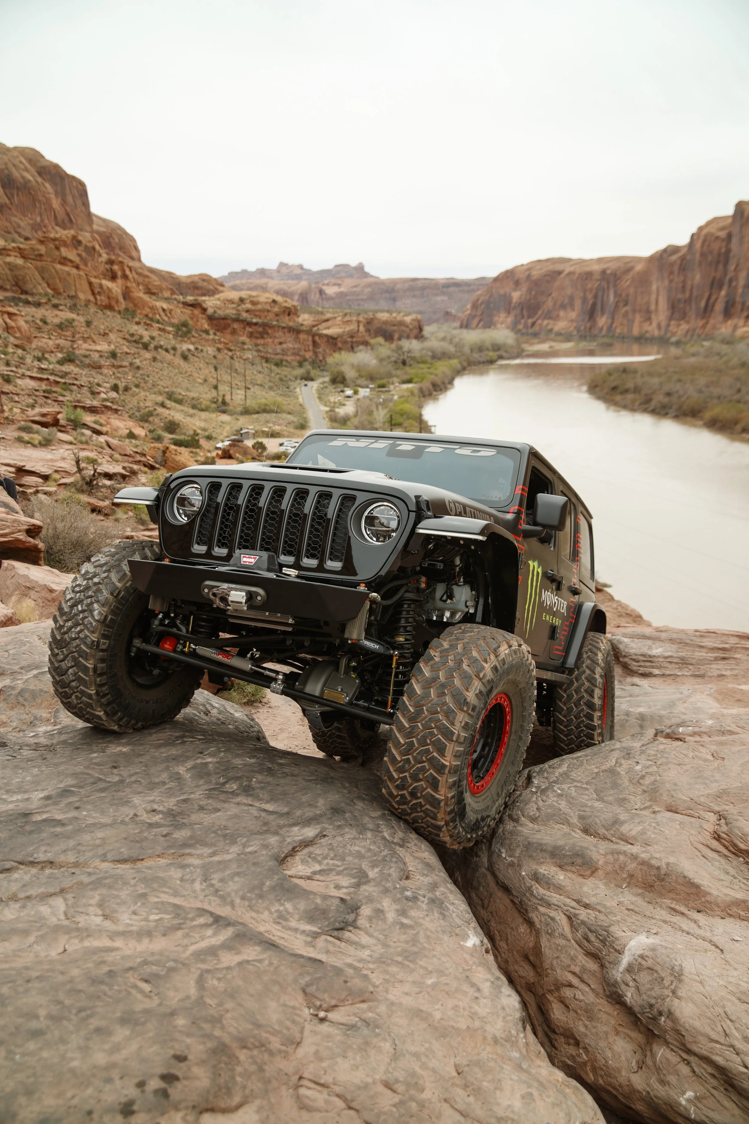 4_10_CaseyCurrie_MoabUT_EasterJeepSafari_Day1_MoabRimTrail_392Jeep_NoCrop_001.jpg
