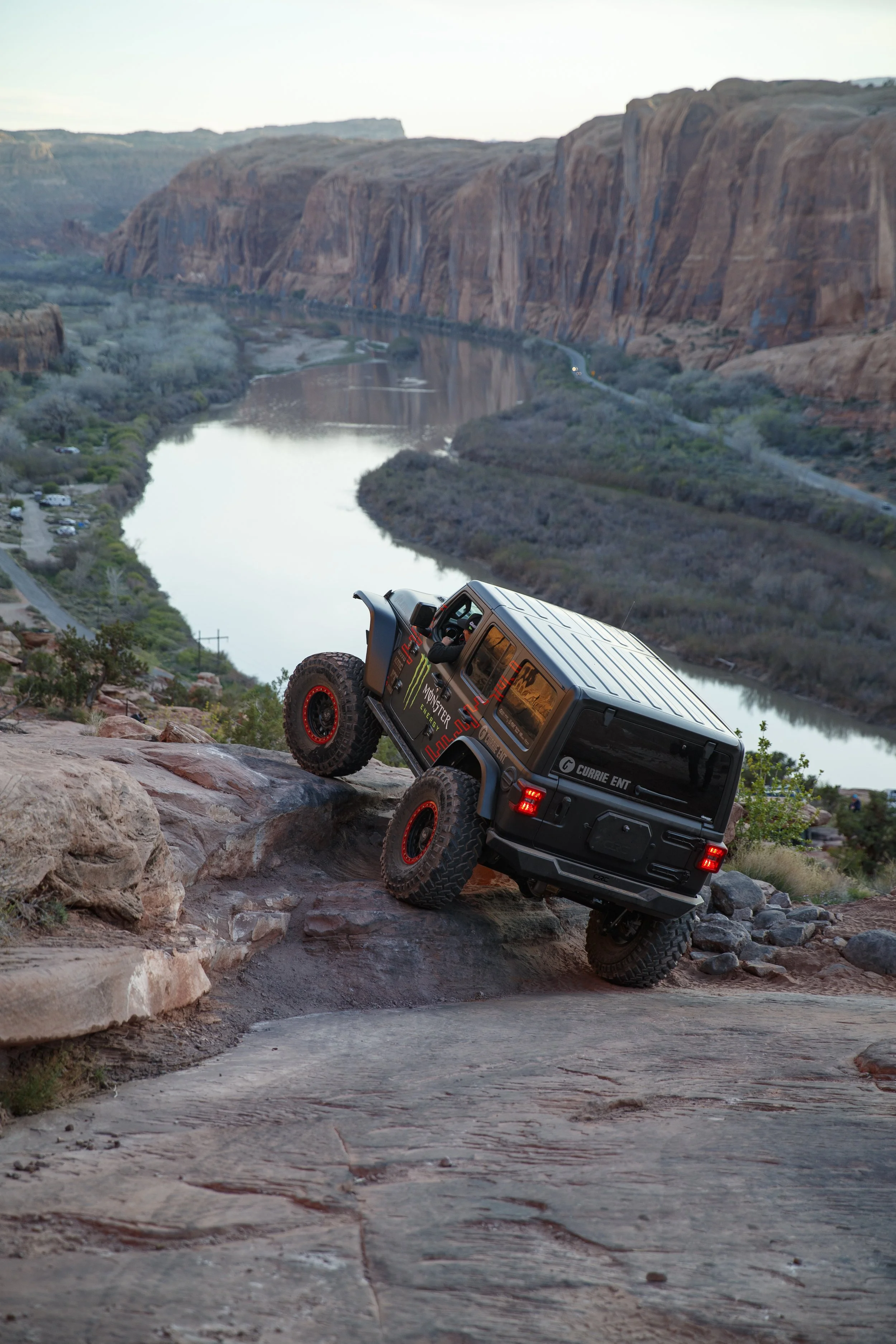 4_10_CaseyCurrie_MoabUT_EasterJeepSafari_Day1_MoabRimTrail_392Jeep_NoCrop_003.jpg