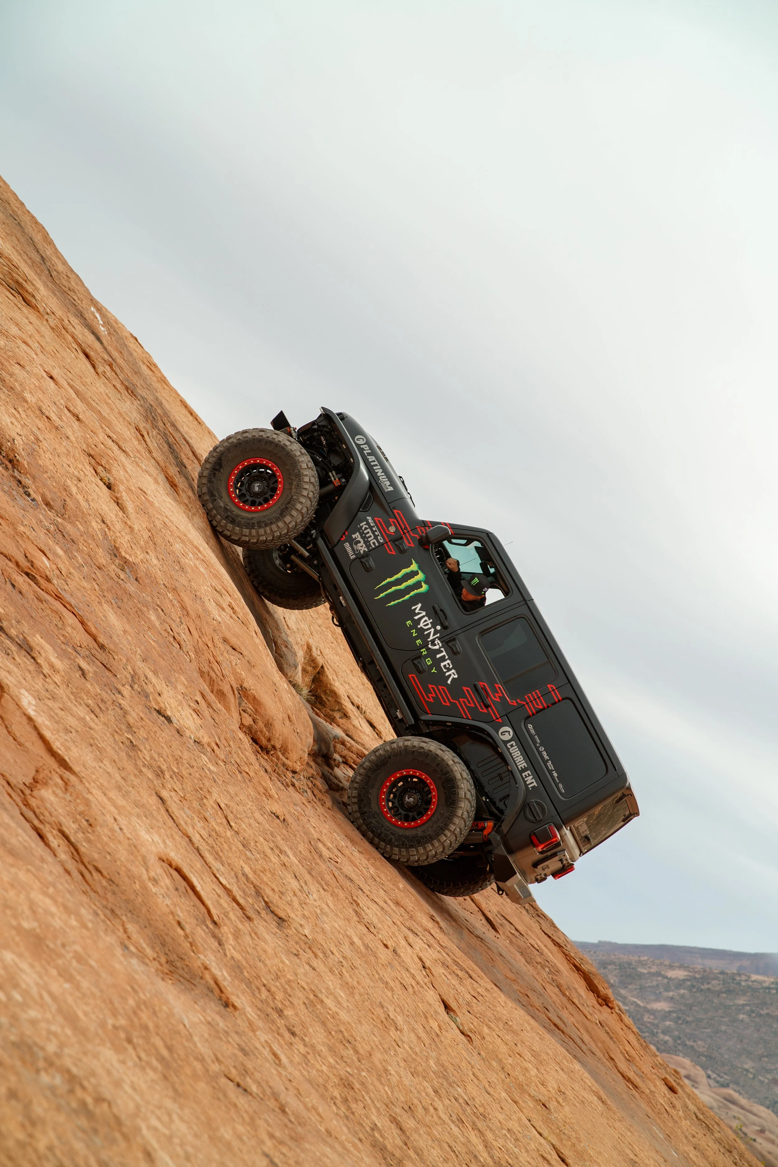 4_10_CaseyCurrie_MoabUT_EasterJeepSafari_Day1_MoabRimTrail_392Jeep_NoCrop_006.jpg