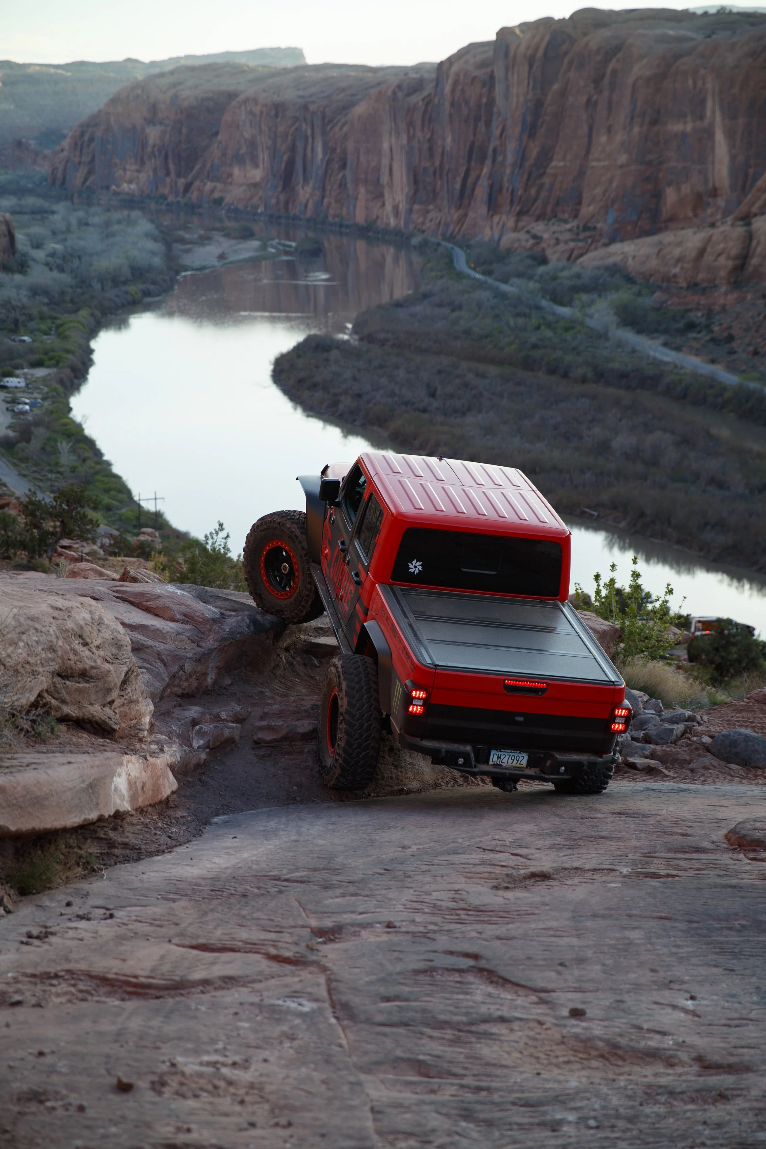 4_10_CaseyCurrie_MoabUT_EasterJeepSafari_Day1_MoabRimTrail_CurrieJeepJT_NoCrop_005.jpg