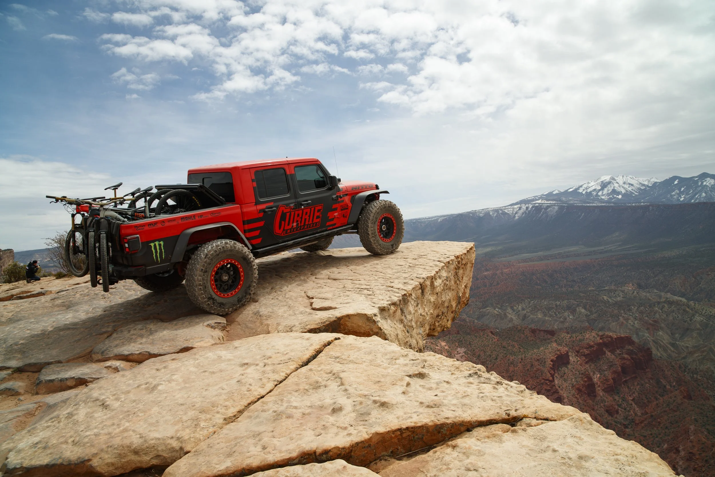 4_11_CaseyCurrie_MoabUT_EasterJeepSafari_Day2_TopOfTheWorld_CurrieJeepJT_NoCrop_001.jpg
