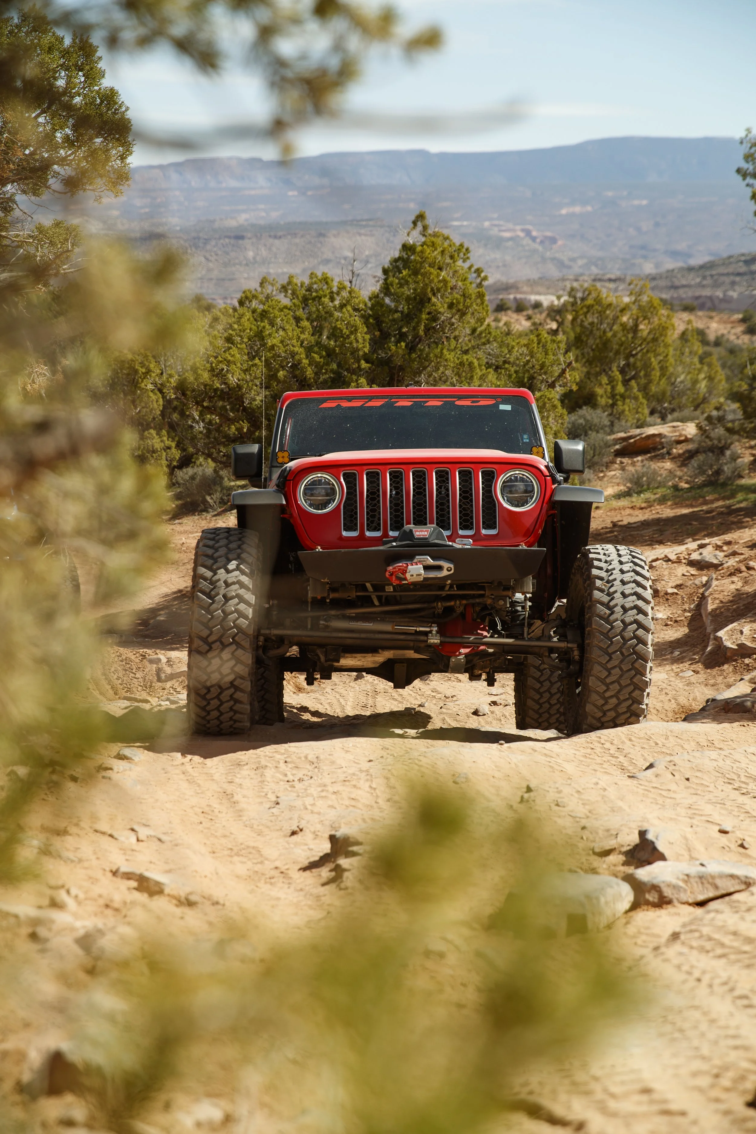 4_11_CaseyCurrie_MoabUT_EasterJeepSafari_Day2_TopOfTheWorld_CurrieJeepJT_NoCrop_005.jpg