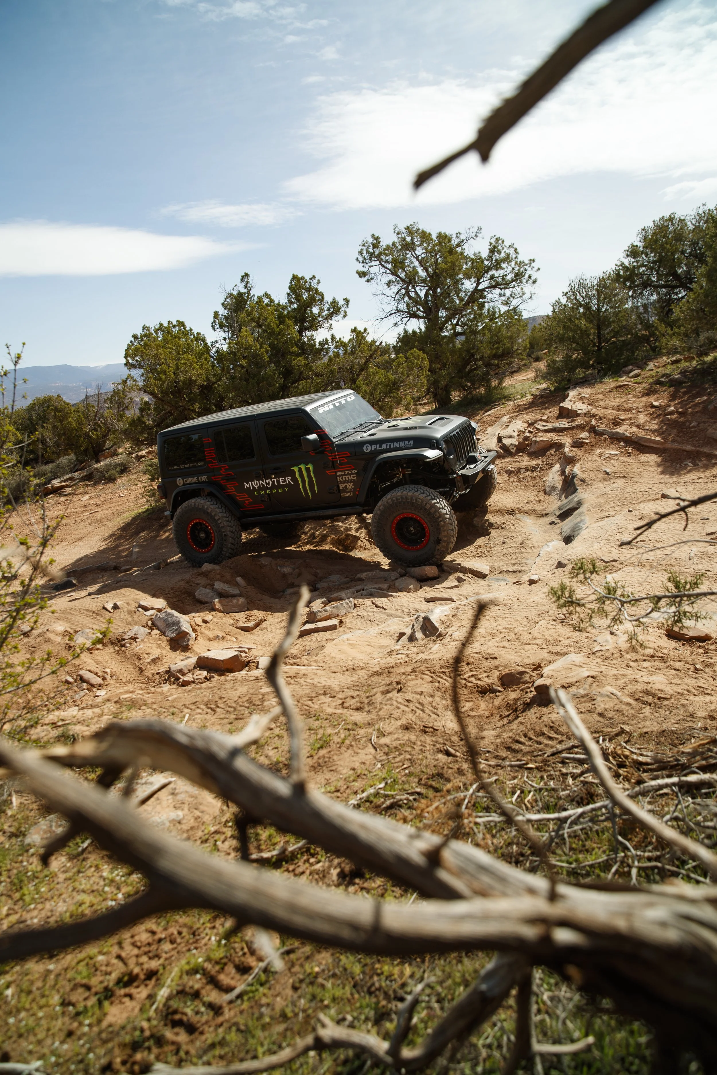4_11_CaseyCurrie_MoabUT_EasterJeepSafari_Day2_TopOfTheWorld_MonsterEnergy392Jeep_NoCrop_005.jpg