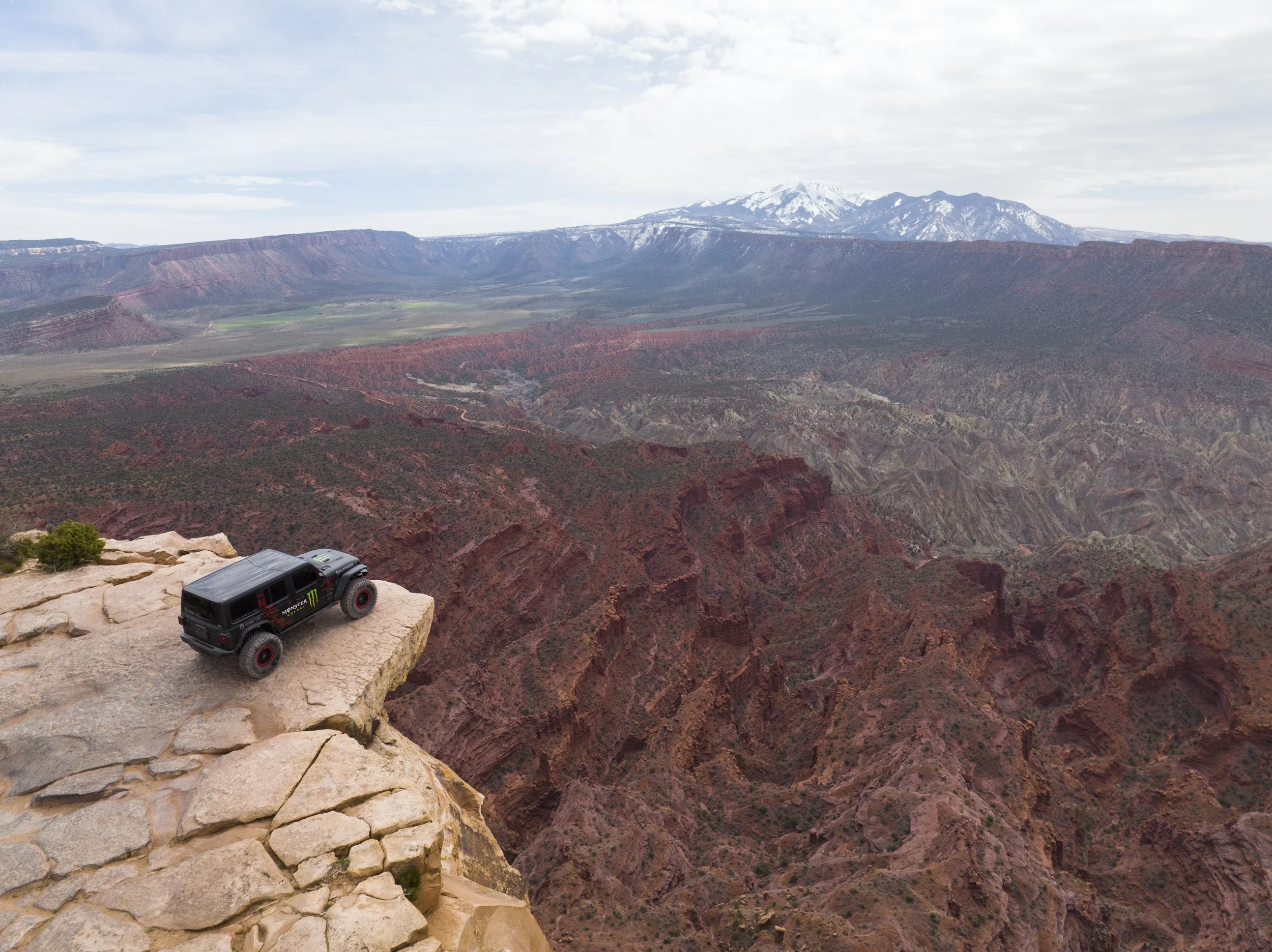 4_11_CaseyCurrie_MoabUT_EasterJeepSafari_Day2_TopOfTheWorld_MonsterEnergy392Jeep_NoCrop_008.jpg