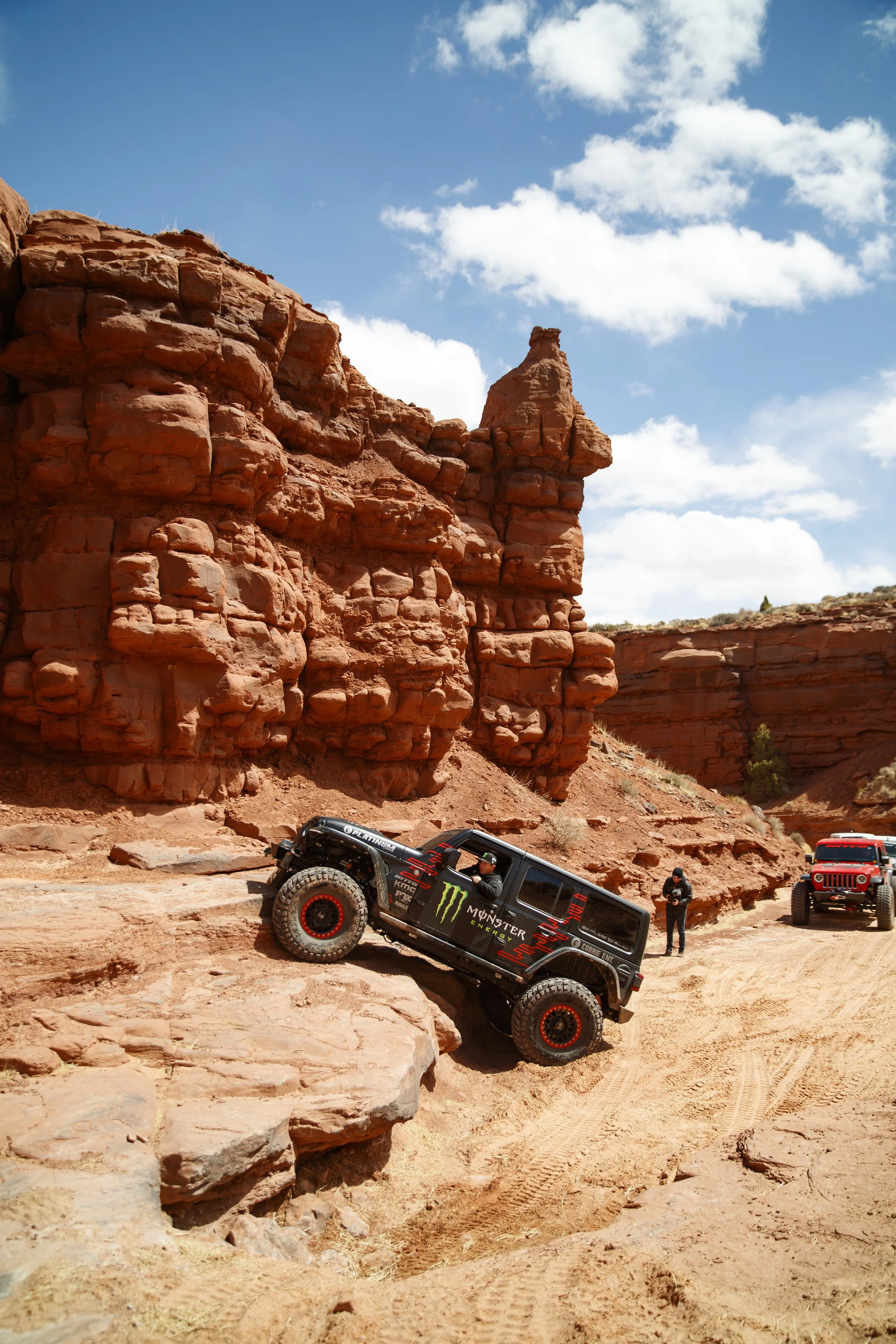 4_12_CaseyCurrie_MoabUT_EasterJeepSafari_Day3_PickleAndBehindTheRocks_392Jeep_NoCrop_003.jpg