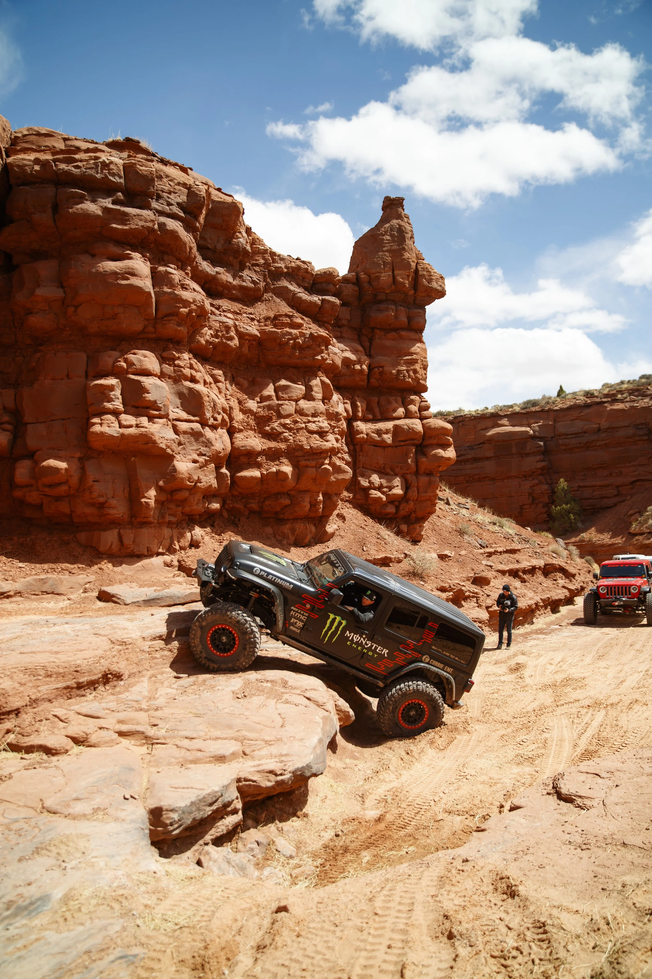4_12_CaseyCurrie_MoabUT_EasterJeepSafari_Day3_PickleAndBehindTheRocks_392Jeep_NoCrop_004.jpg