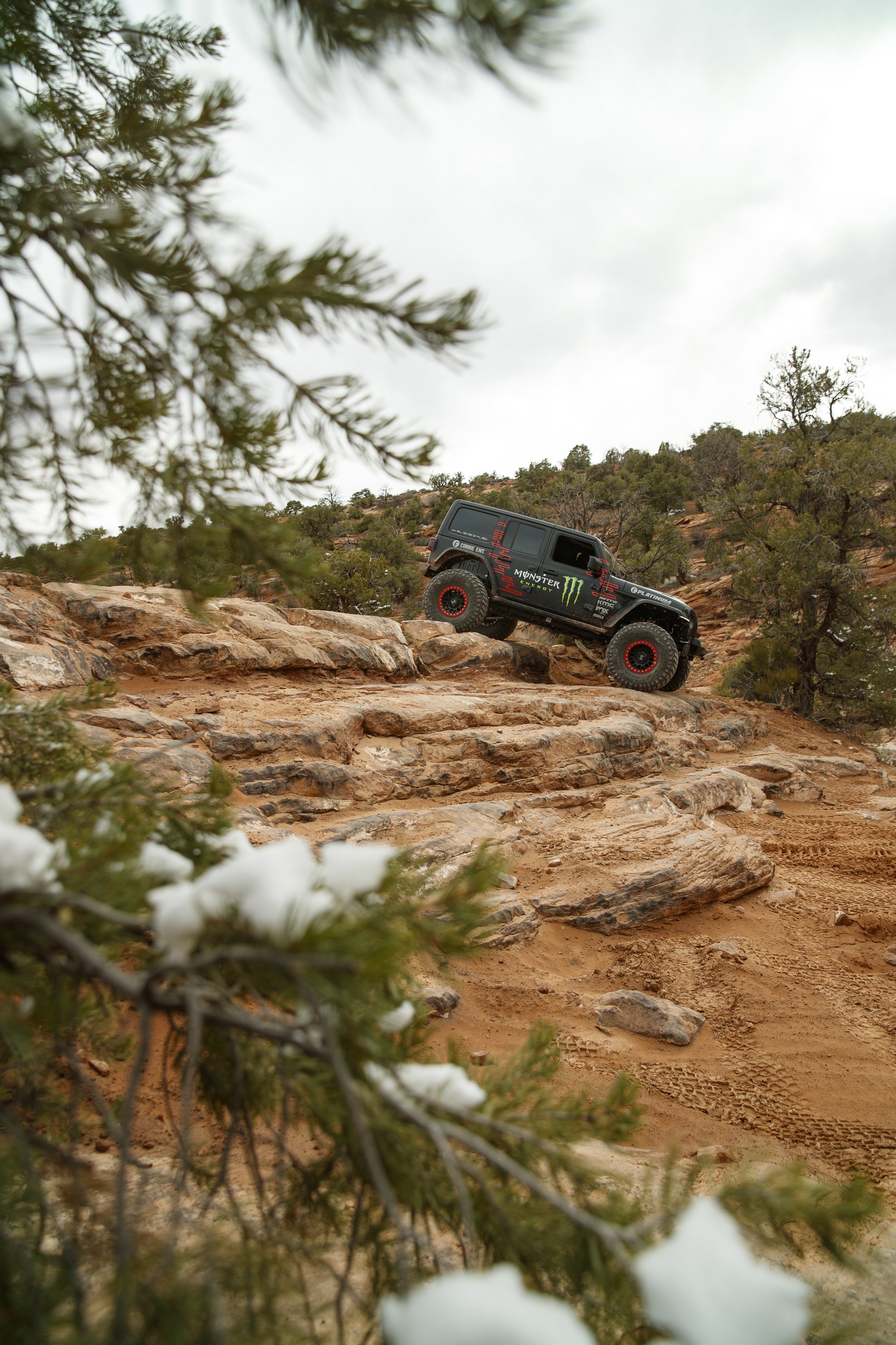 4_12_CaseyCurrie_MoabUT_EasterJeepSafari_Day3_PickleAndBehindTheRocks_392Jeep_NoCrop_006.jpg