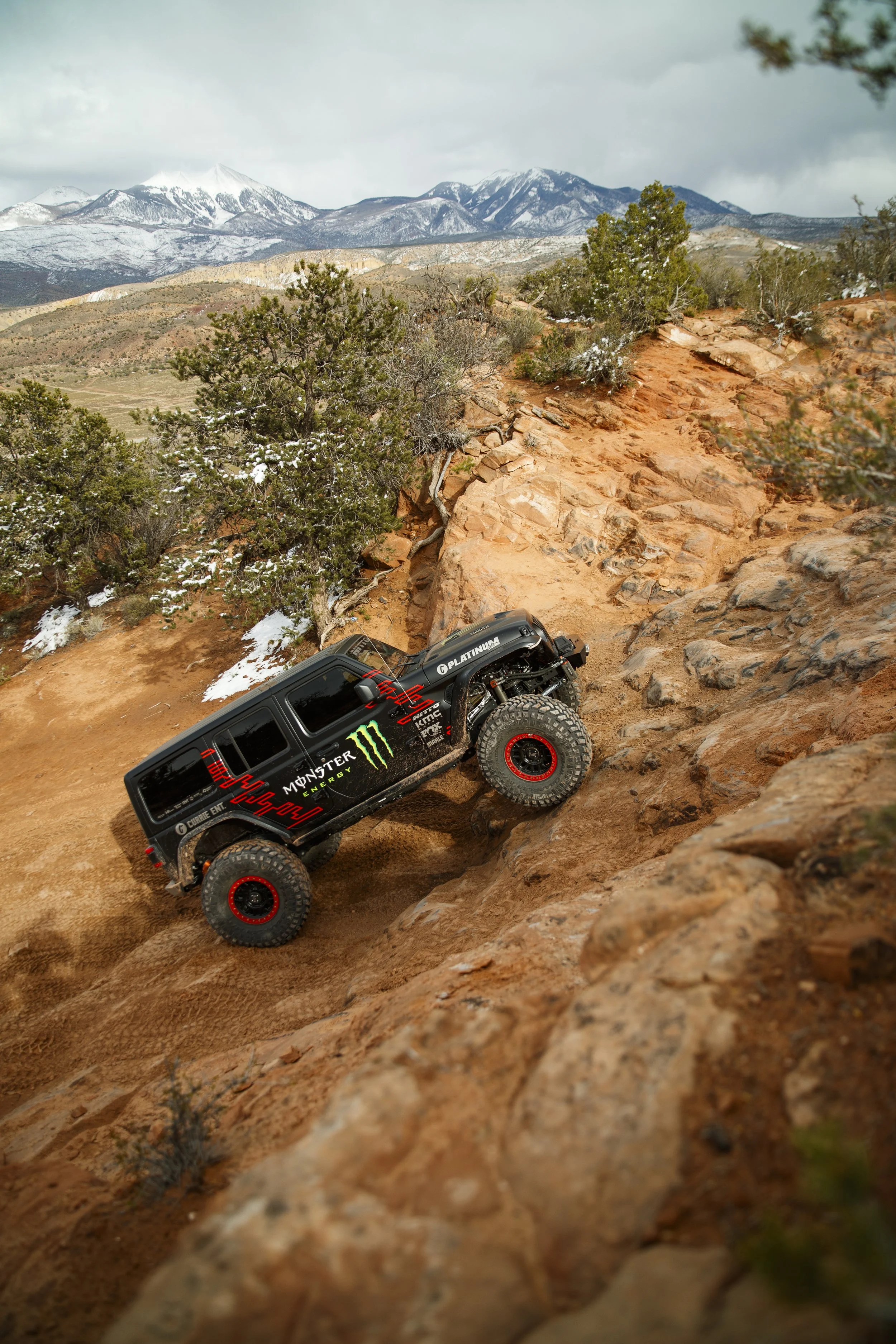 4_12_CaseyCurrie_MoabUT_EasterJeepSafari_Day3_PickleAndBehindTheRocks_392Jeep_NoCrop_005.jpg
