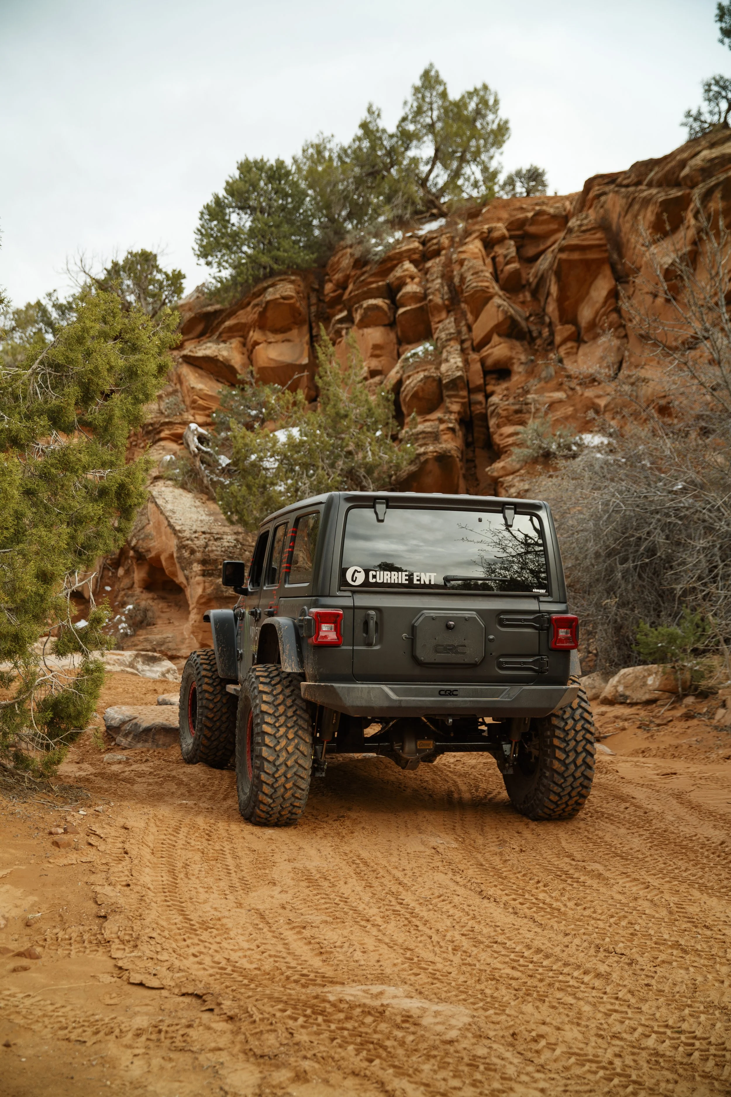 4_12_CaseyCurrie_MoabUT_EasterJeepSafari_Day3_PickleAndBehindTheRocks_392Jeep_NoCrop_007.jpg