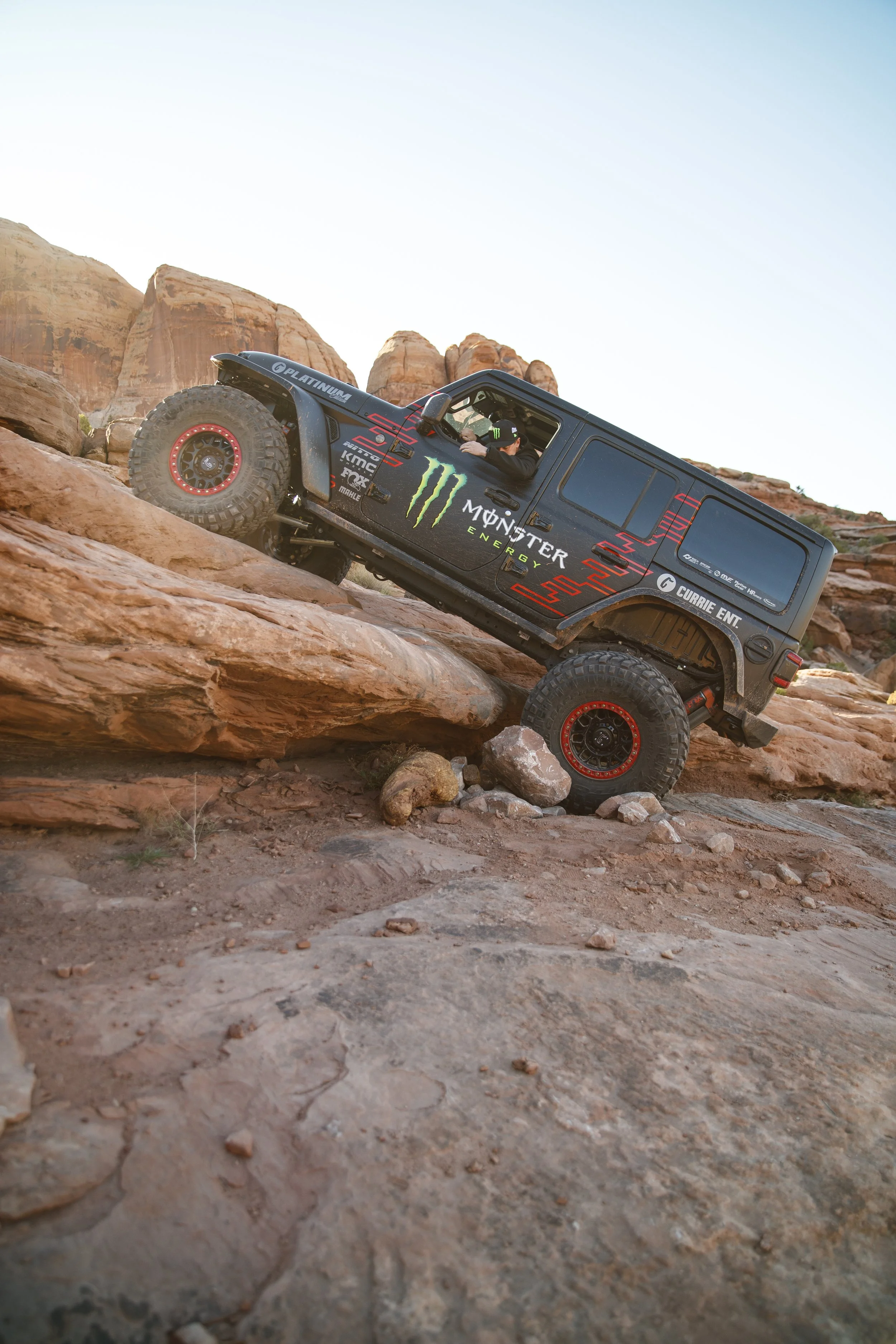 4_13_CaseyCurrie_MoabUT_EasterJeepSafari_Day4_RustyNailAndGoldenCrack_392Jeep_NoCrop_002.jpg