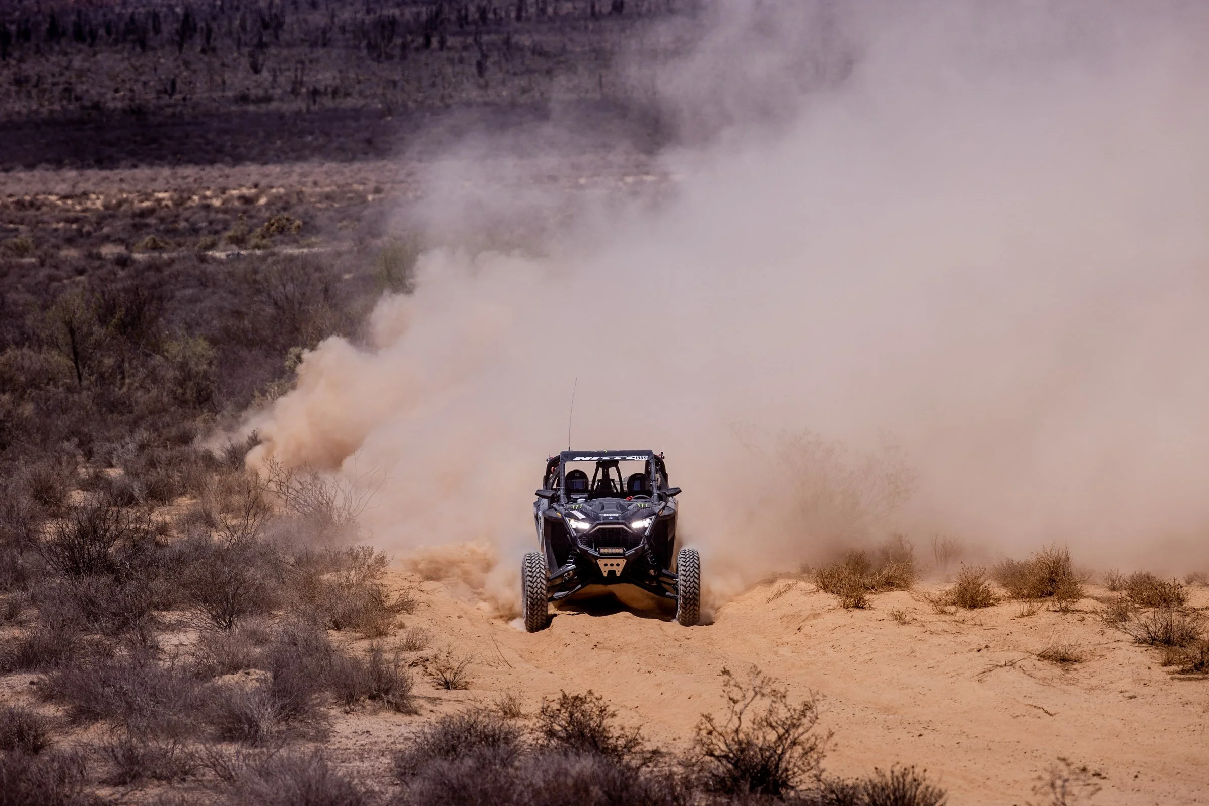 5_2_CaseyCurrie_Mexico_Norra1000_Day2_SanFelipeToBayOfLA_PolarisRZRProR_NoCrop_004.JPG