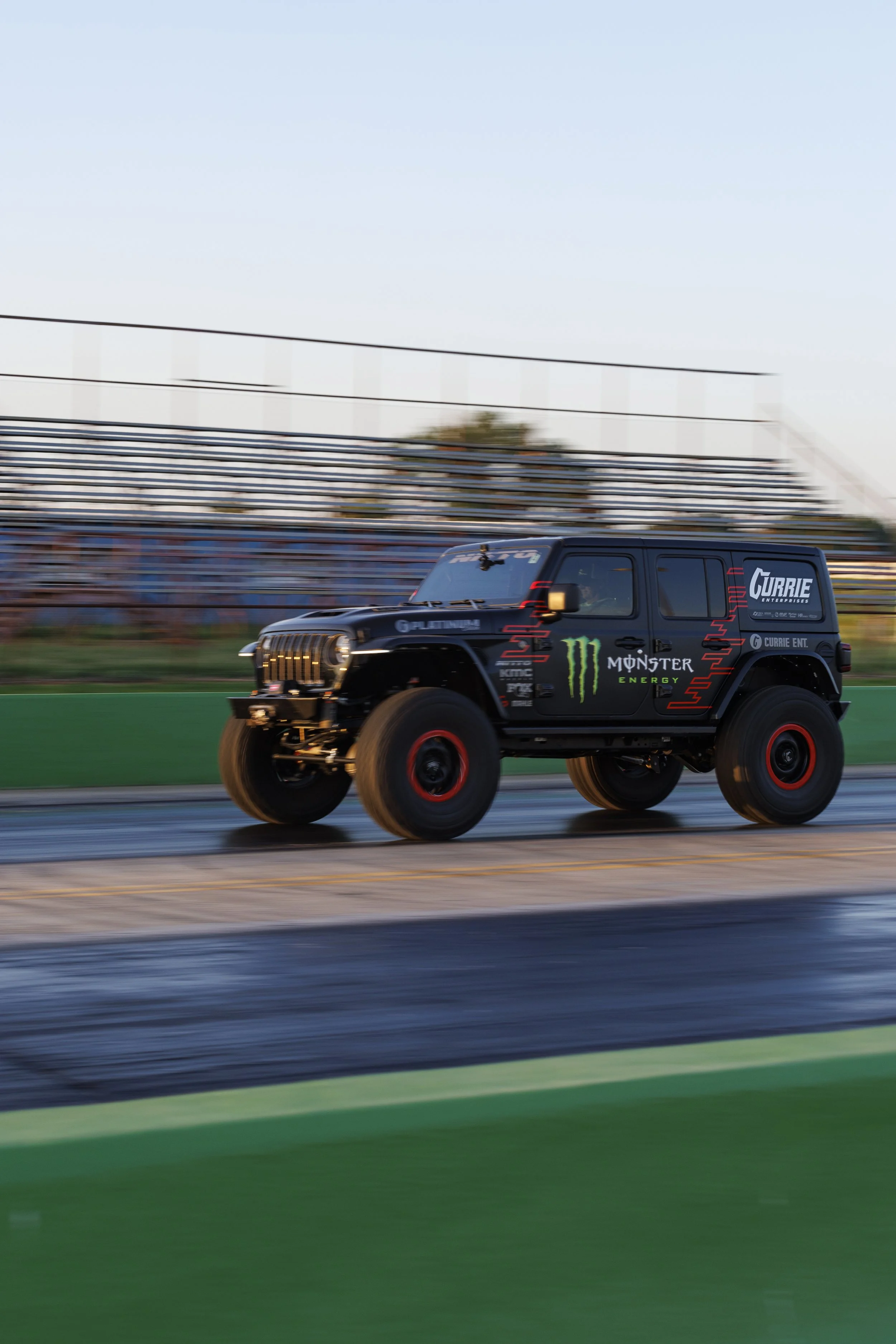 6_20_CaseyCurrie_NittoAmericanRoadTour_Route66_392Jeep_NoCrop_003.jpg
