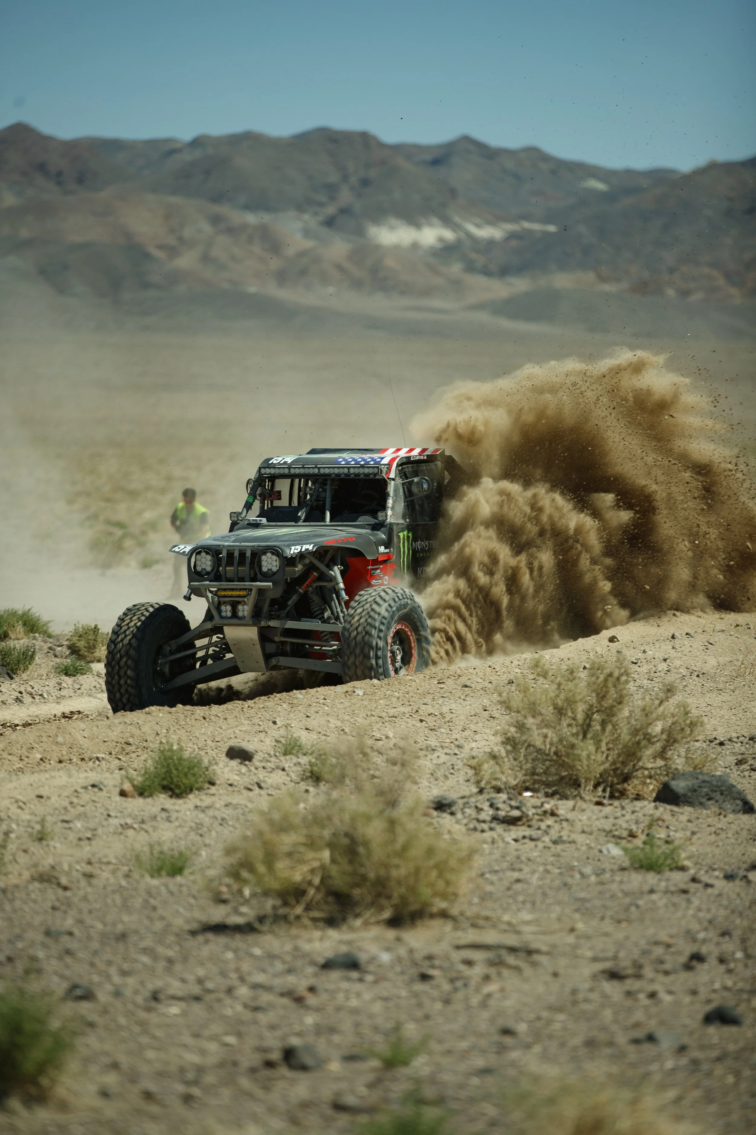 8_12_CaseyCurrie_Vegas2Reno_RaceDay_TrophyJeep_NoCrop_001.jpg