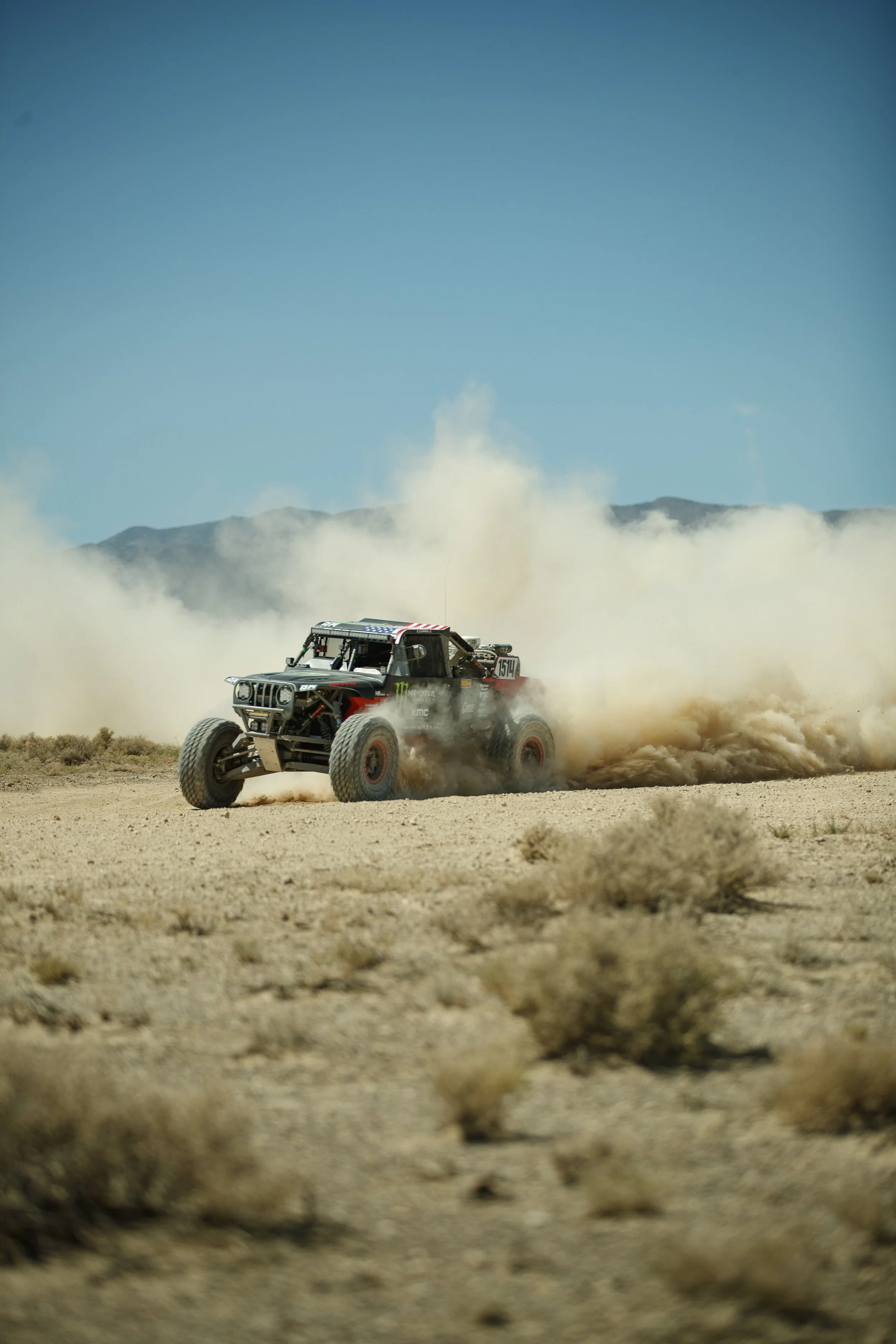 8_12_CaseyCurrie_Vegas2Reno_RaceDay_TrophyJeep_NoCrop_003.jpg